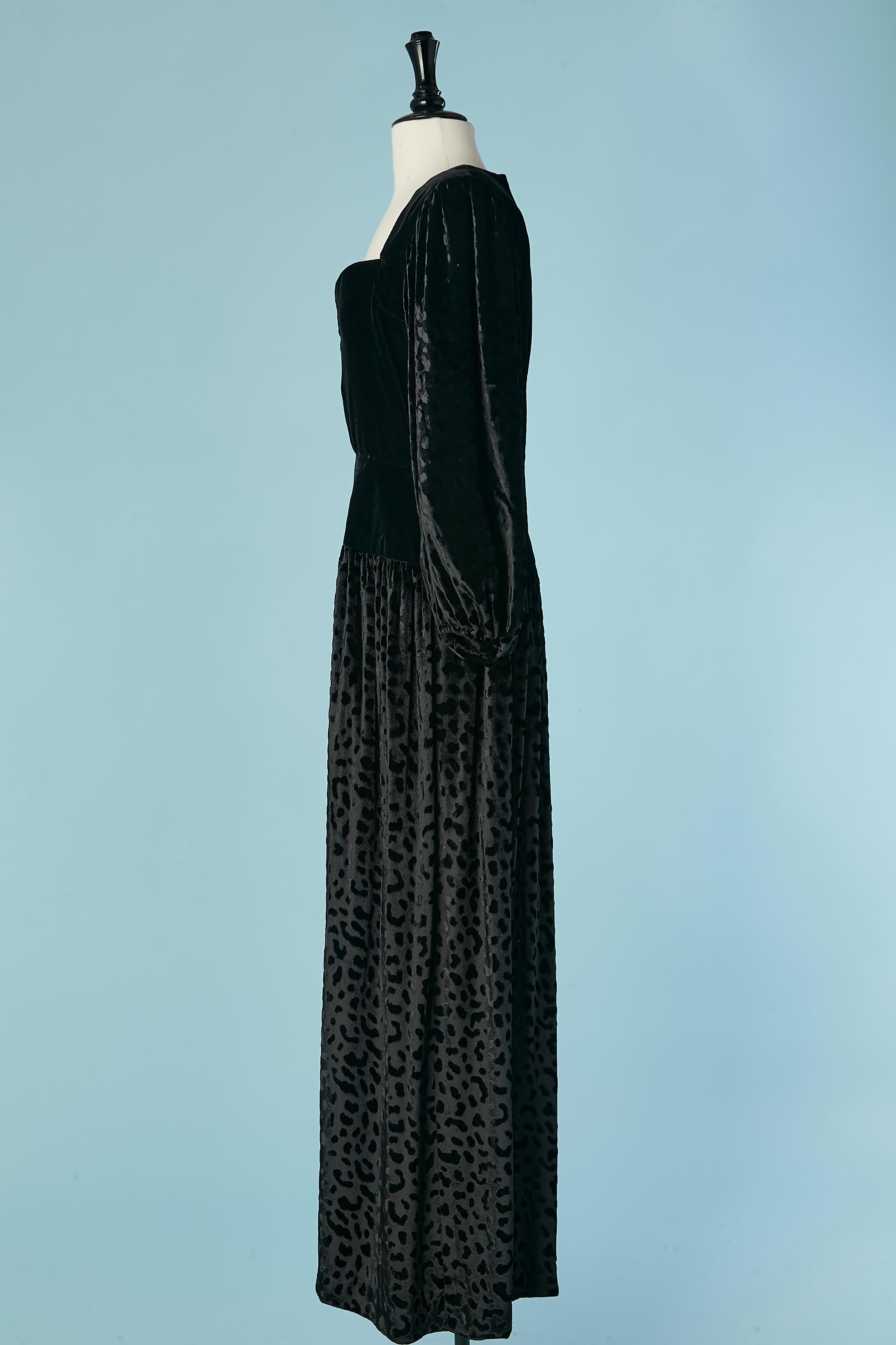Black evening dress in velvet and silk velvet dévoré Saint Laurent Rive Gauche For Sale 2
