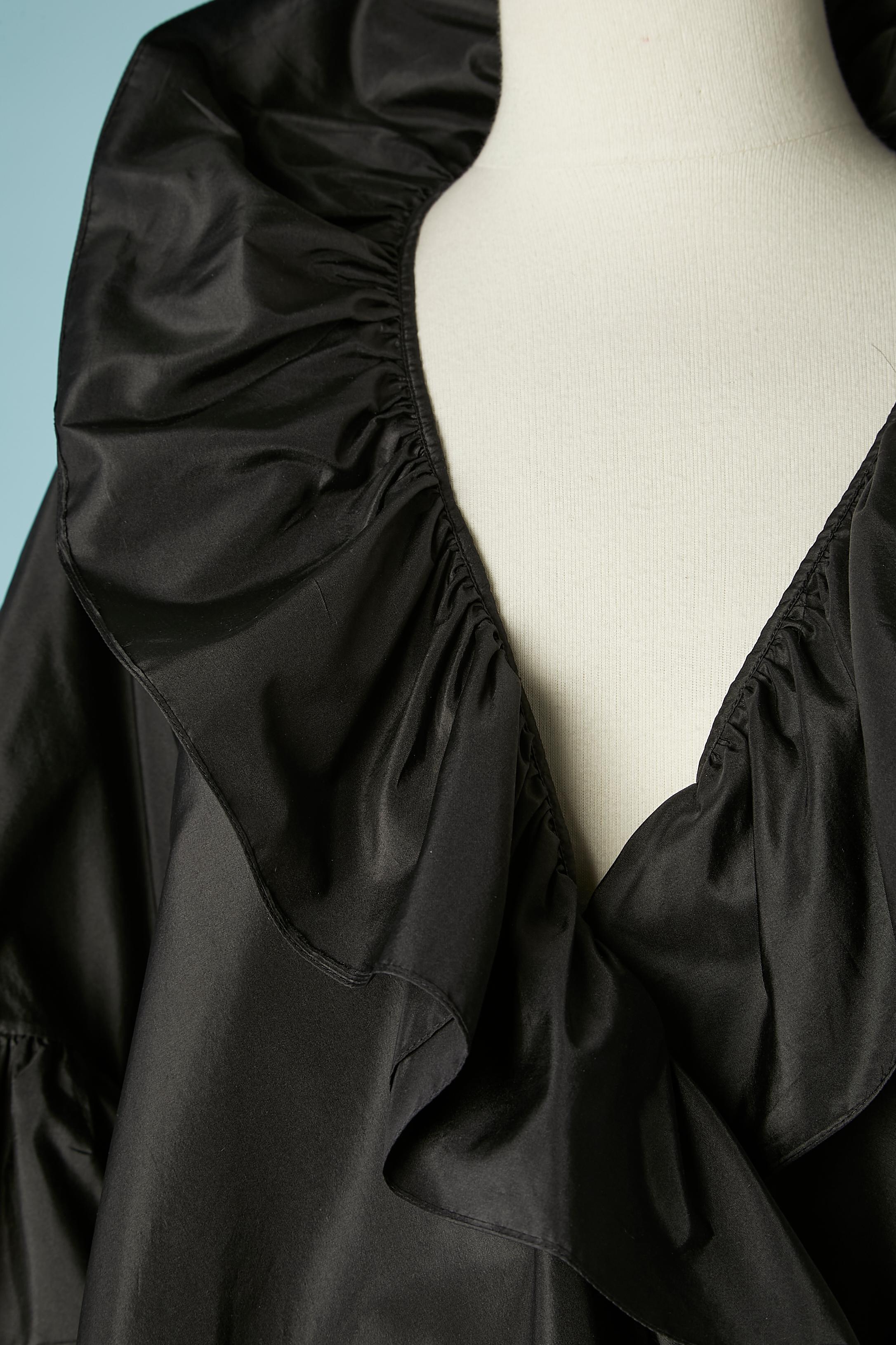 Black evening silk taffetas cape with ruffles Christian Dior Boutique  In Good Condition For Sale In Saint-Ouen-Sur-Seine, FR