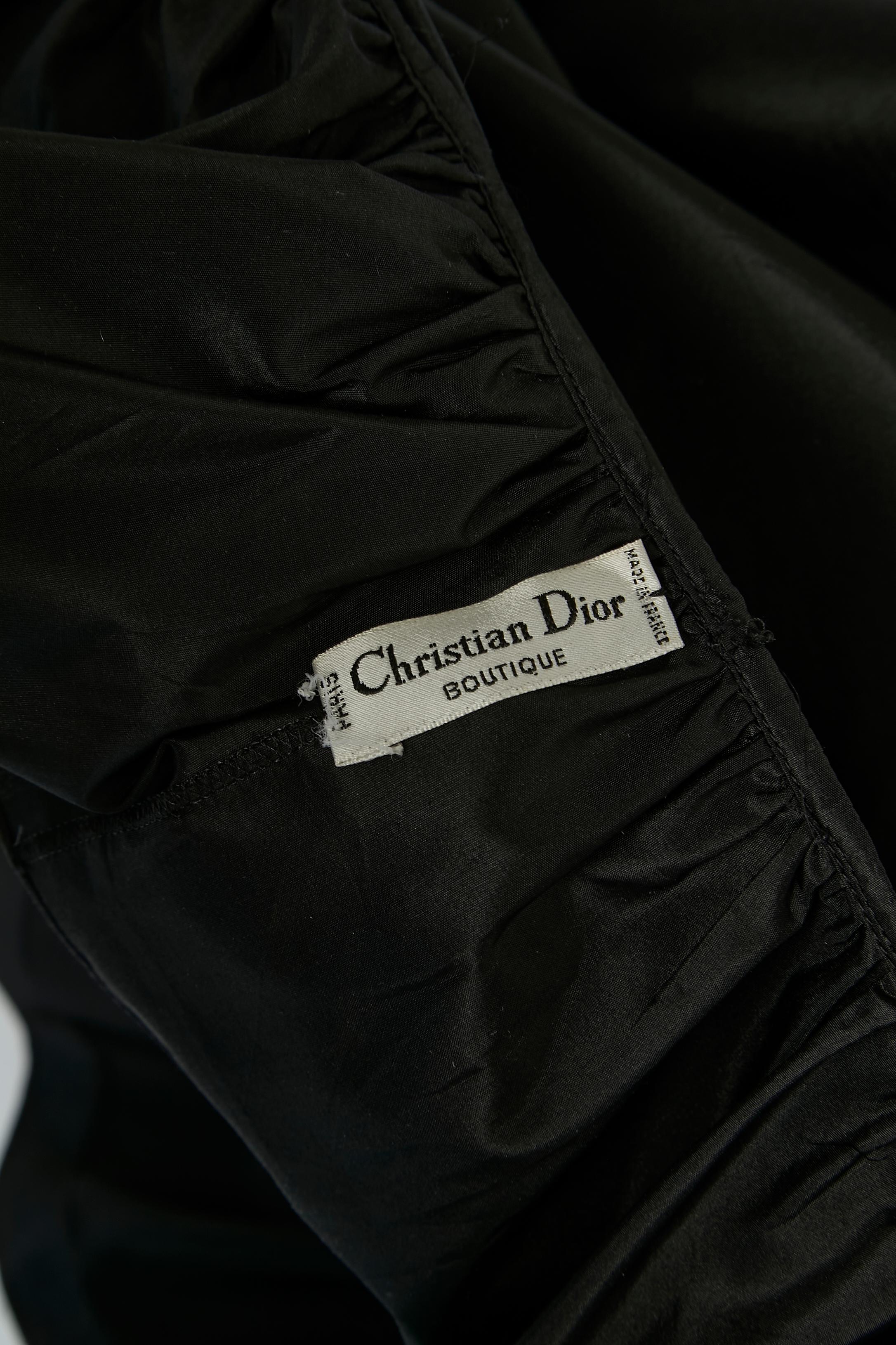 Schwarze Abendkappe aus Seidentaft mit Rüschen von Christian Dior Boutique  im Angebot 5