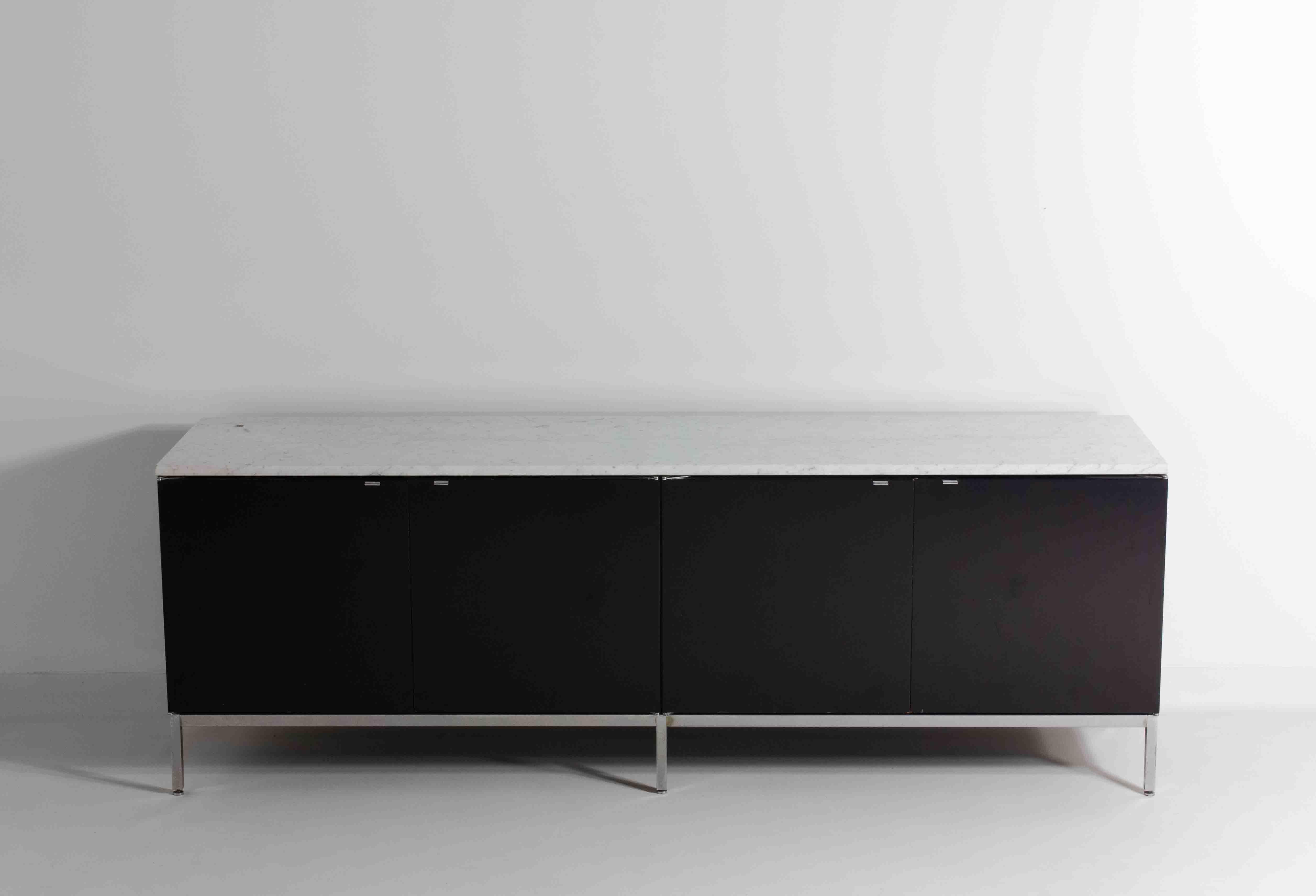Metallo Credenza Executive Florence Knoll nera con maniglie in metallo, anni '70 in vendita