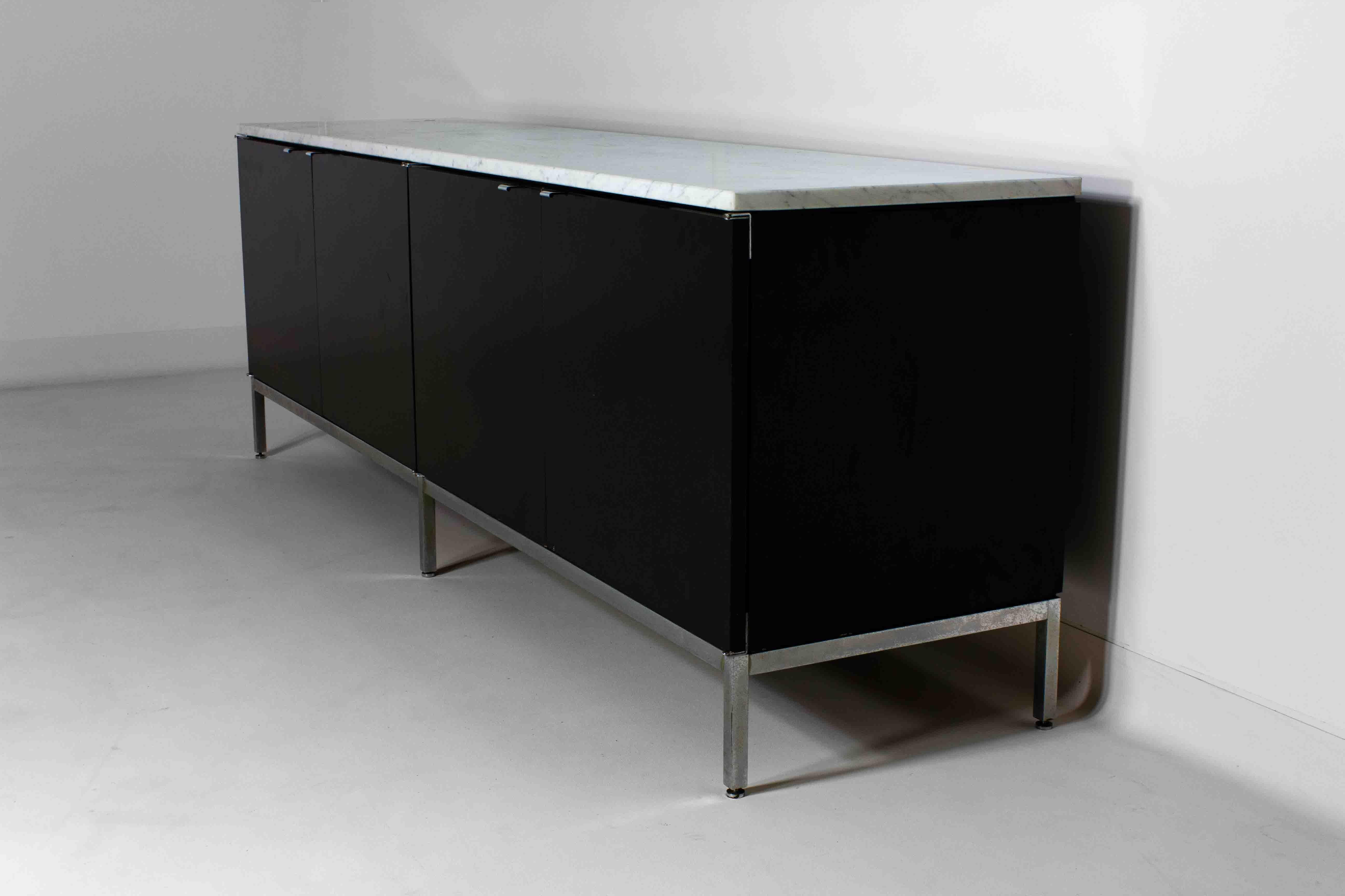 Credenza Executive Florence Knoll nera con maniglie in metallo, anni '70 in vendita 1
