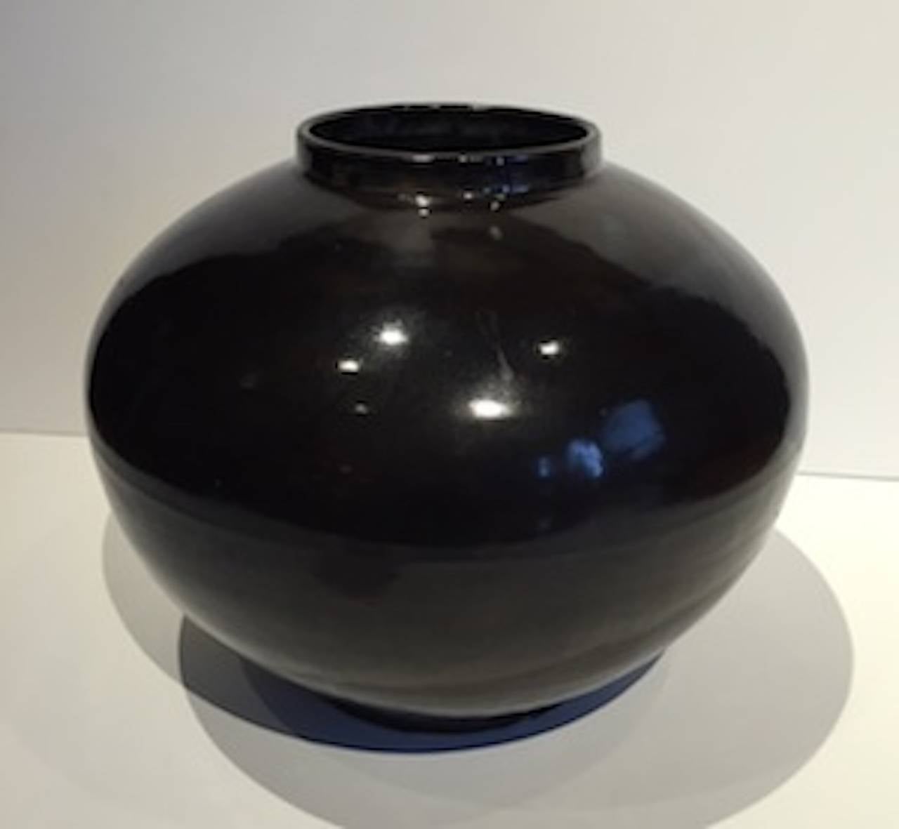 black gloss vase