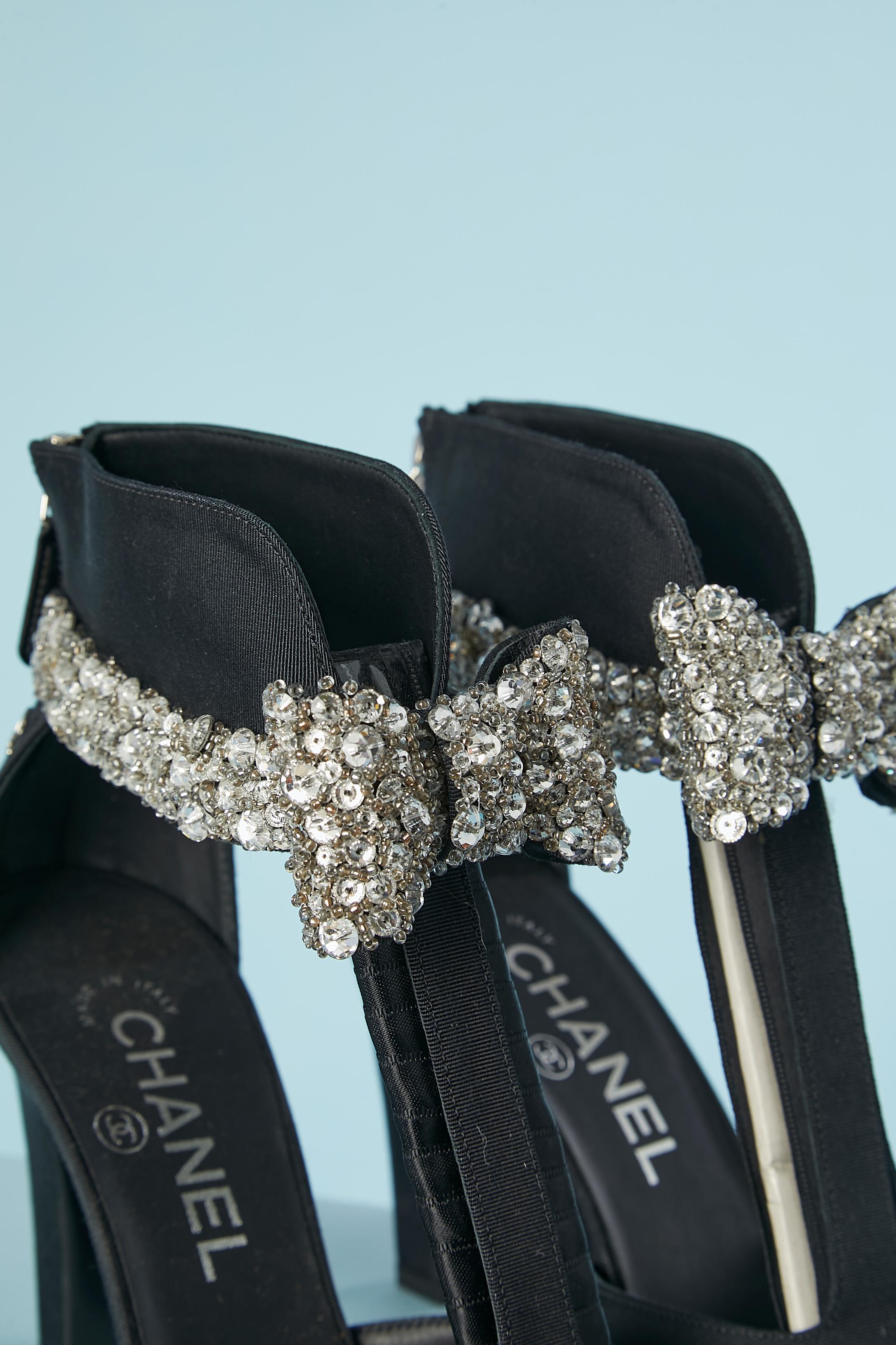 Women's Black fabric and patent leather pump with rhinestone  and pearls bow Chanel
