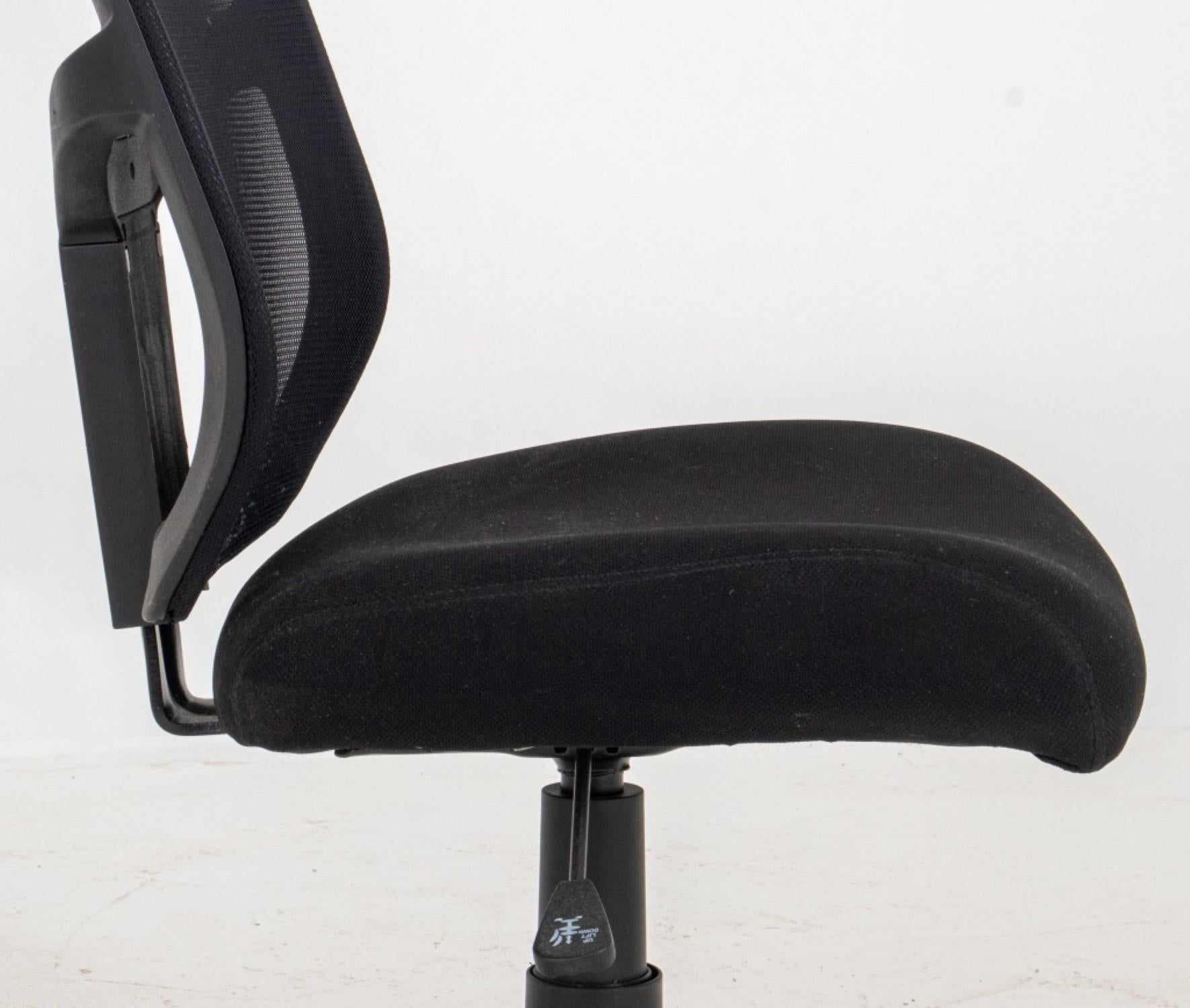 Asiatique Chaise de bureau en tissu noir en vente