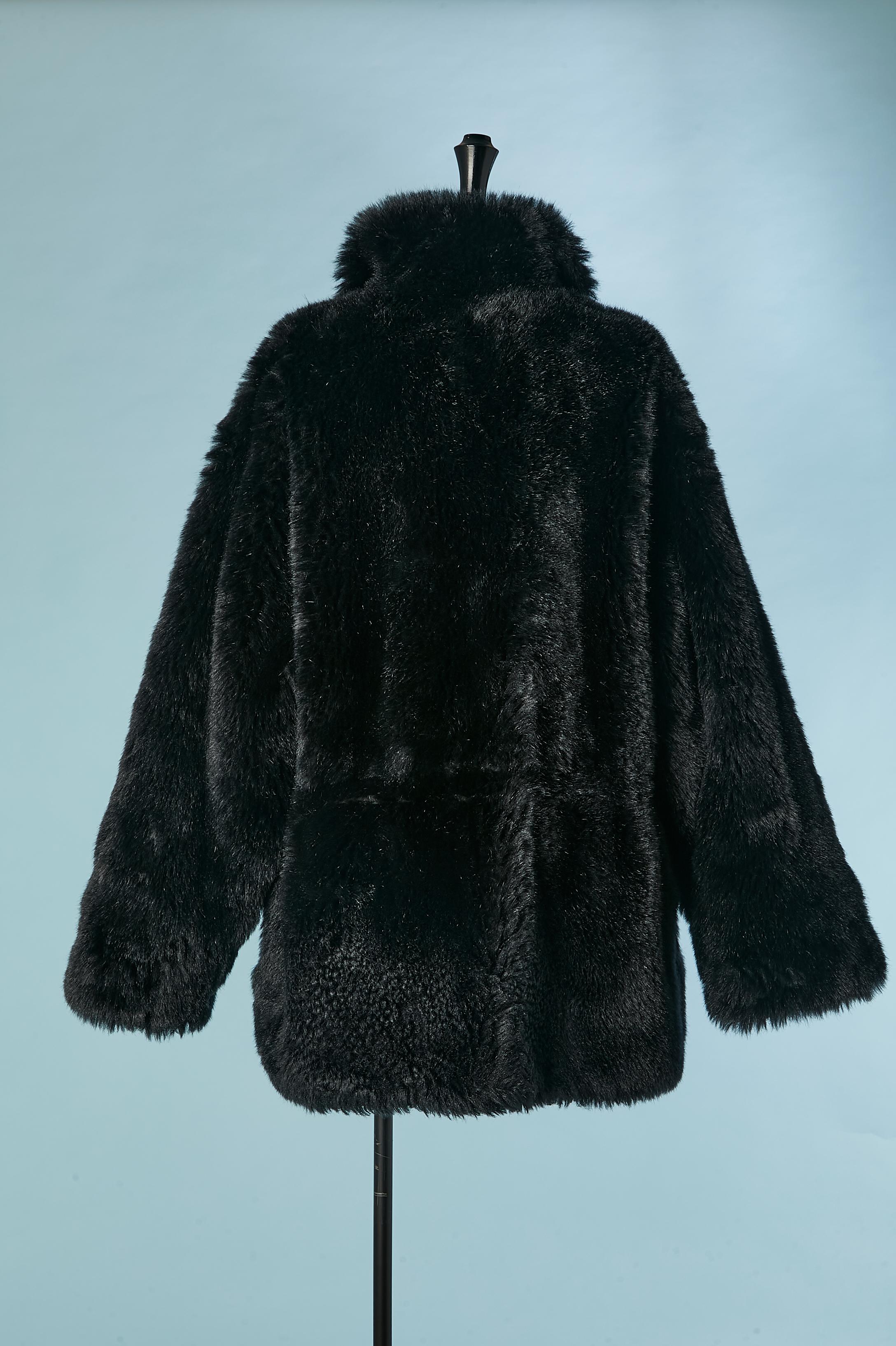 Schwarze Jacke aus Kunstpelz mit Reißverschluss in der Mitte der Vorderseite von Sonia Rykiel  im Angebot 1
