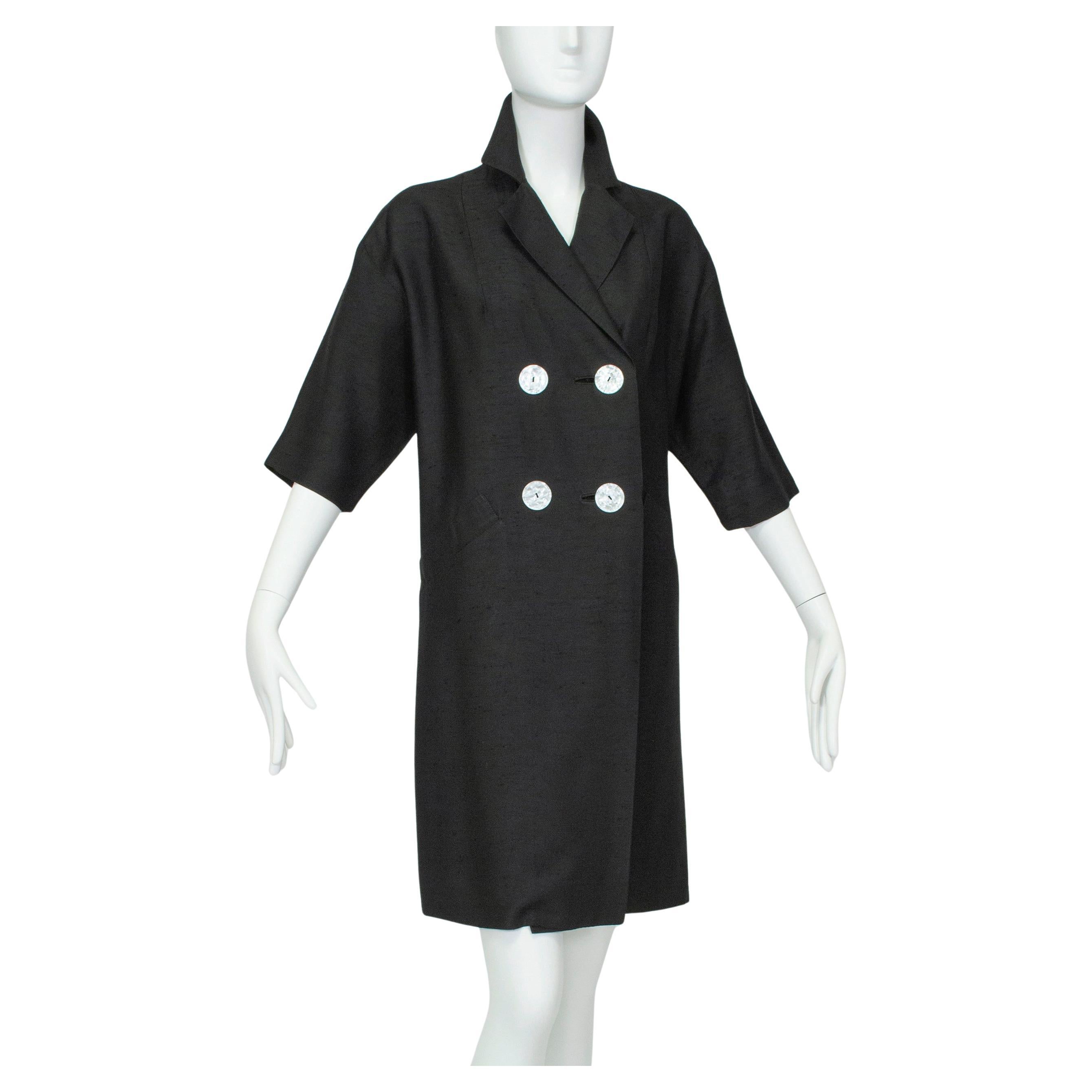 Schwarzer, federleichter Shantung-Mantel mit kurzer A-Linie - M, 1960er