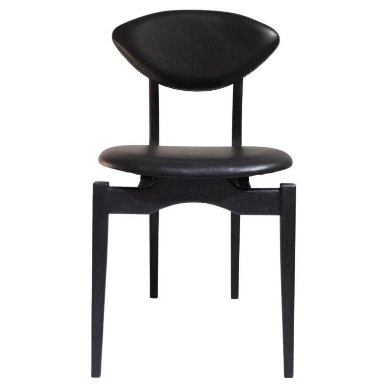 Chaise de salle à manger Femur noire par Atra Design