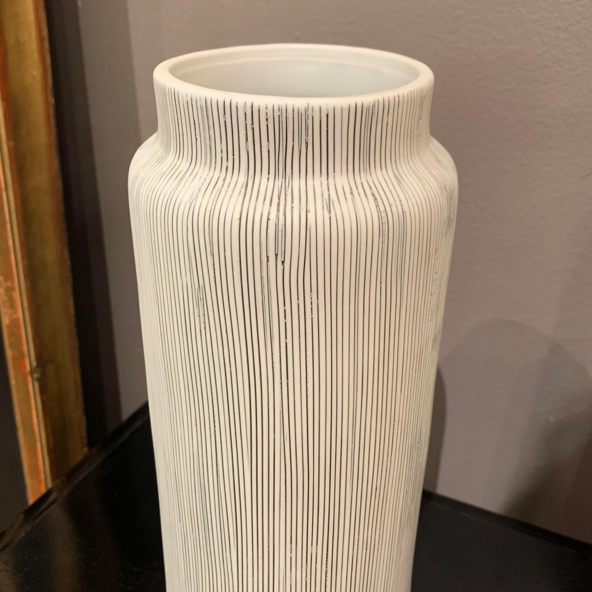 Contemporary Danish design white porcelain vase with fine black stripes.
Tall cylinder shape.
Part of a collection of Danish design vases.