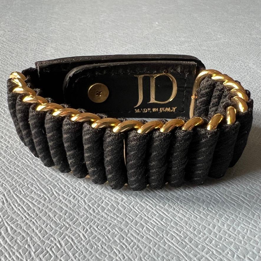 Lana fine nera Bracciale in pelle nera Pelle di vitello Anelli in ottone placcato oro in vendita 1