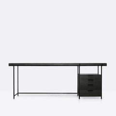 Bureau noir avec tiroir:: style moderne brésilien / par Atelier BAM
