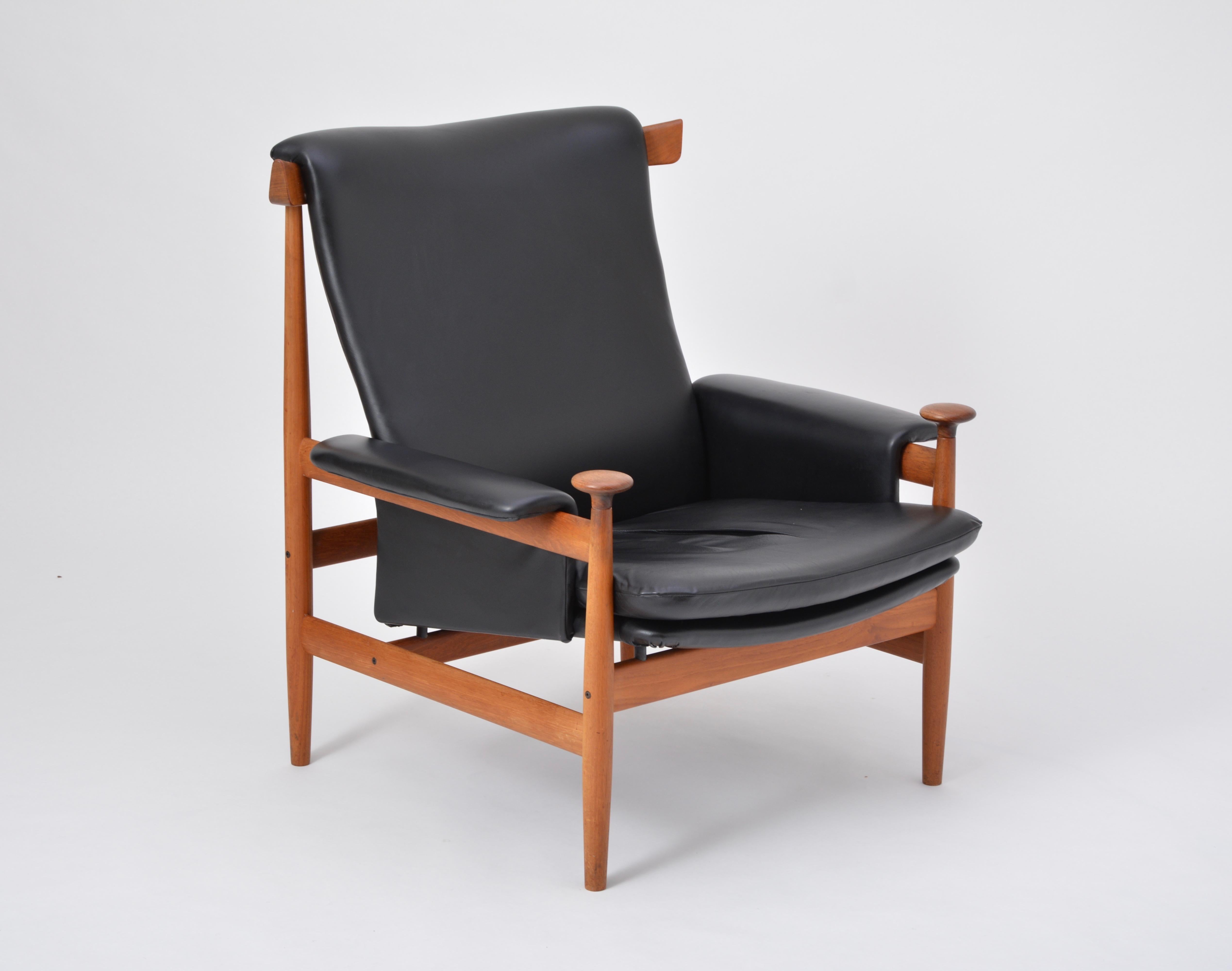 Fauteuil Finn Juhl noir Modèle Bwana avec tabouret de pied Produit par France & Son 5