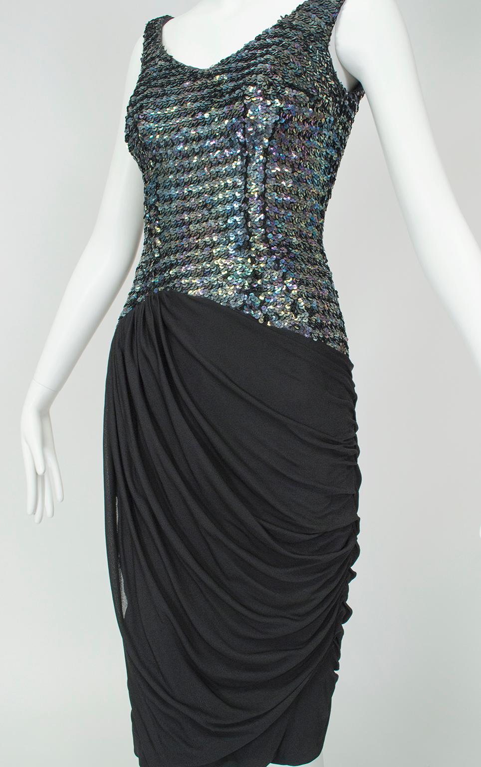 Robe fourreau en paillettes écailles de poisson noires avec jupe drapée et froncée - XS, années 1960 en vente 5