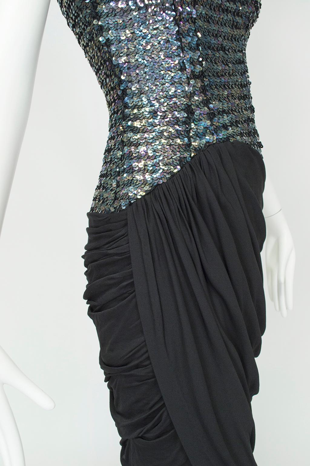 Robe fourreau en paillettes écailles de poisson noires avec jupe drapée et froncée - XS, années 1960 en vente 4