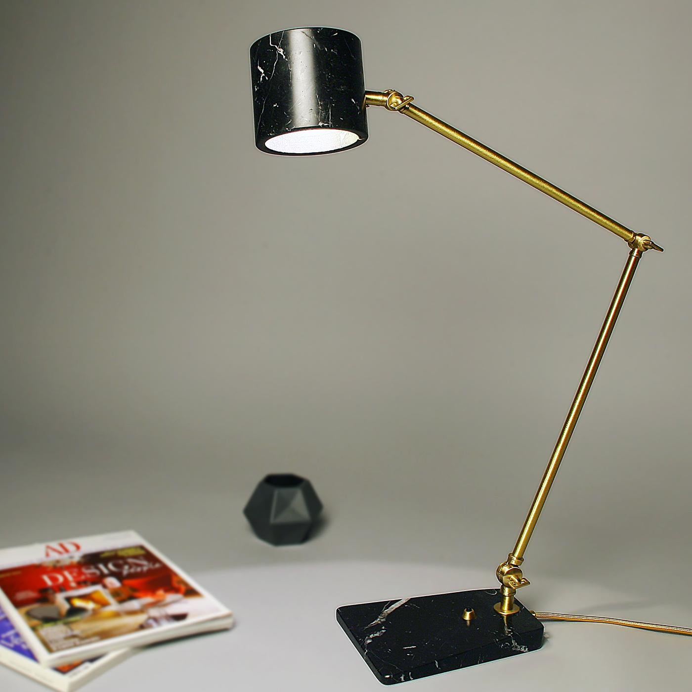 The Flamingo desk lamp is characterized by the contrast between the volumes of its elements: the thinness of the adjustable angle brass stem contrasts with the unusual adjustable marble shade.