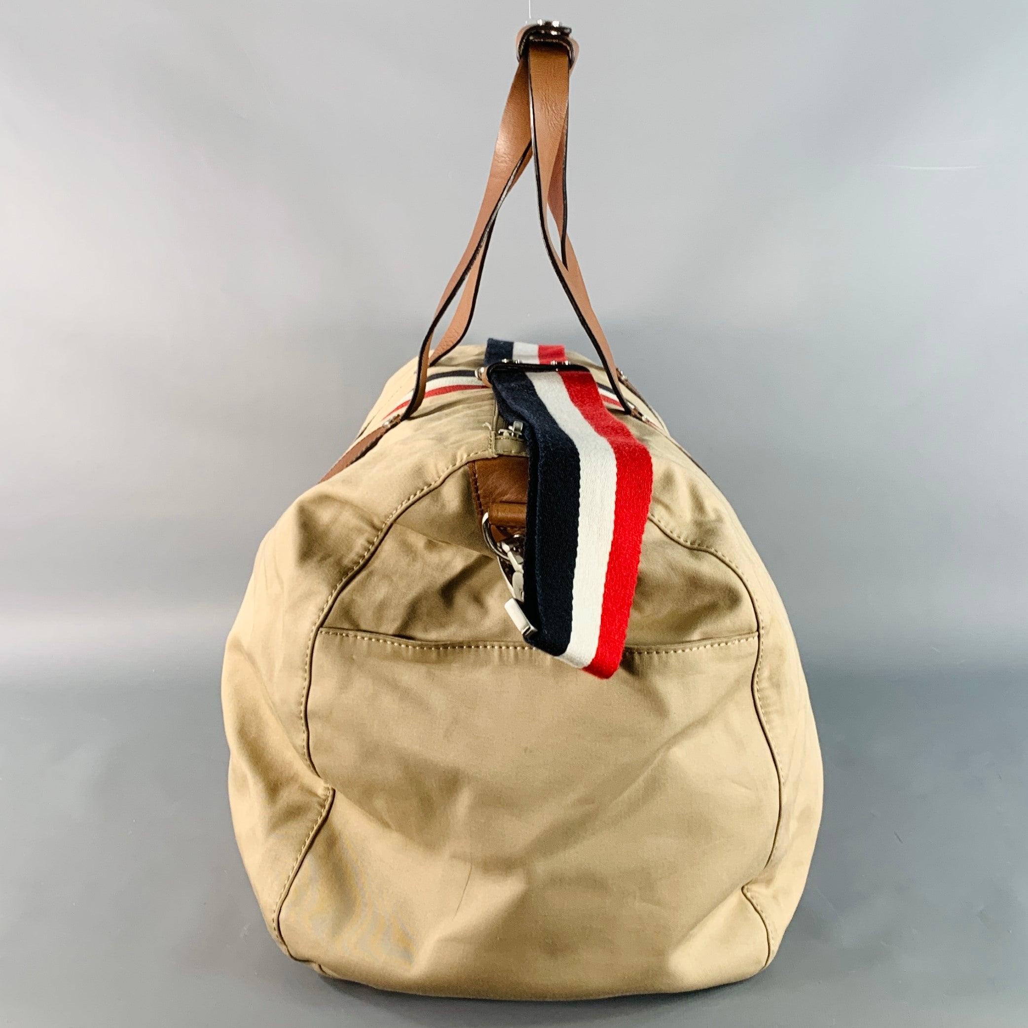 BLACK FLEECE Beige Multi Color Stripe Canvas Leather Duffle Bag In condizioni buone in vendita a San Francisco, CA