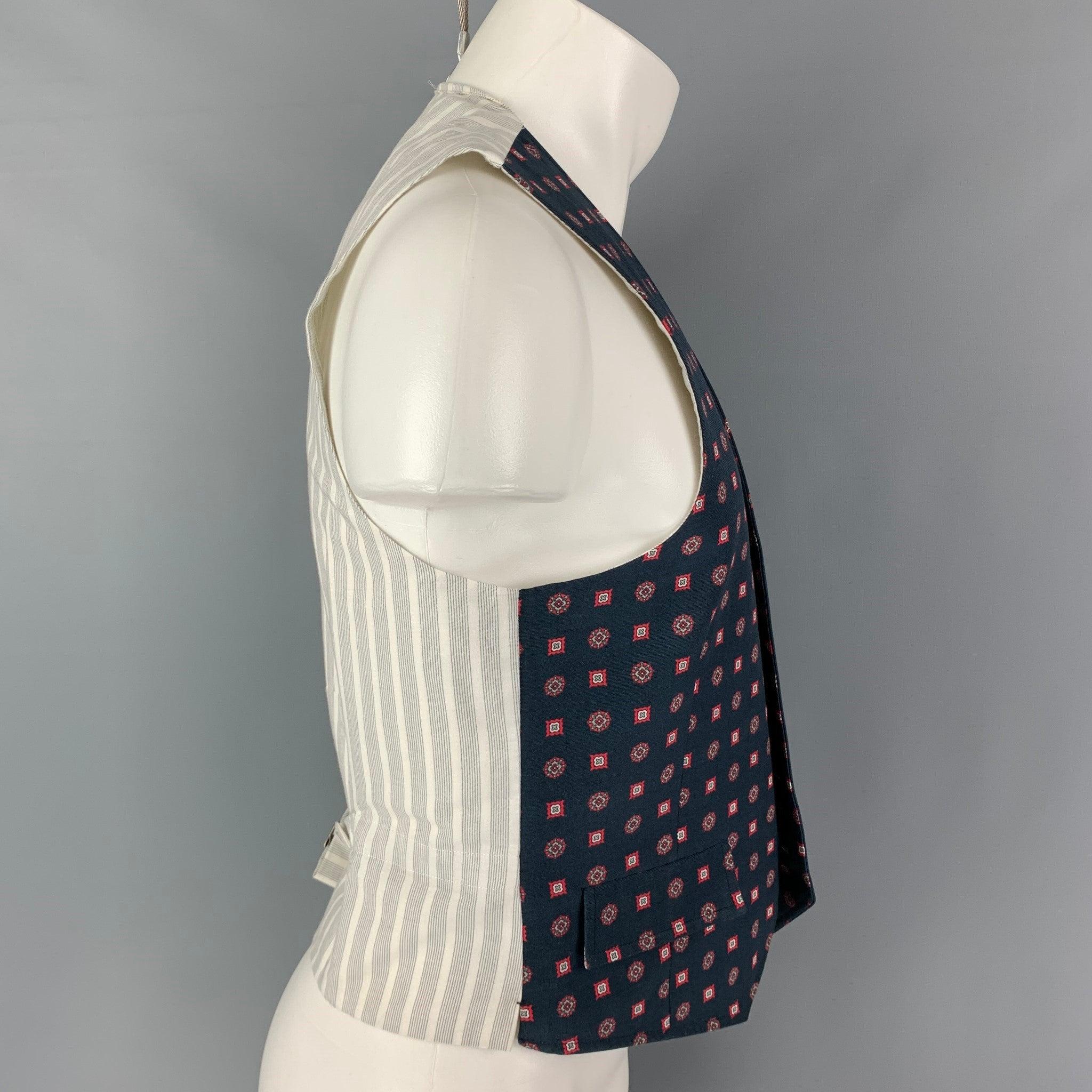 BLACK FLEECE vest comes in a navy & red cotton / viscose featuring a adjustable back belt, flap pockets, and a buttoned closure.
Excellent
Pre-Owned Condition.  

Marked:   BB0 

Measurements: 
 
Shoulder: 14 inches Chest: 36 inches Length: 21.5
