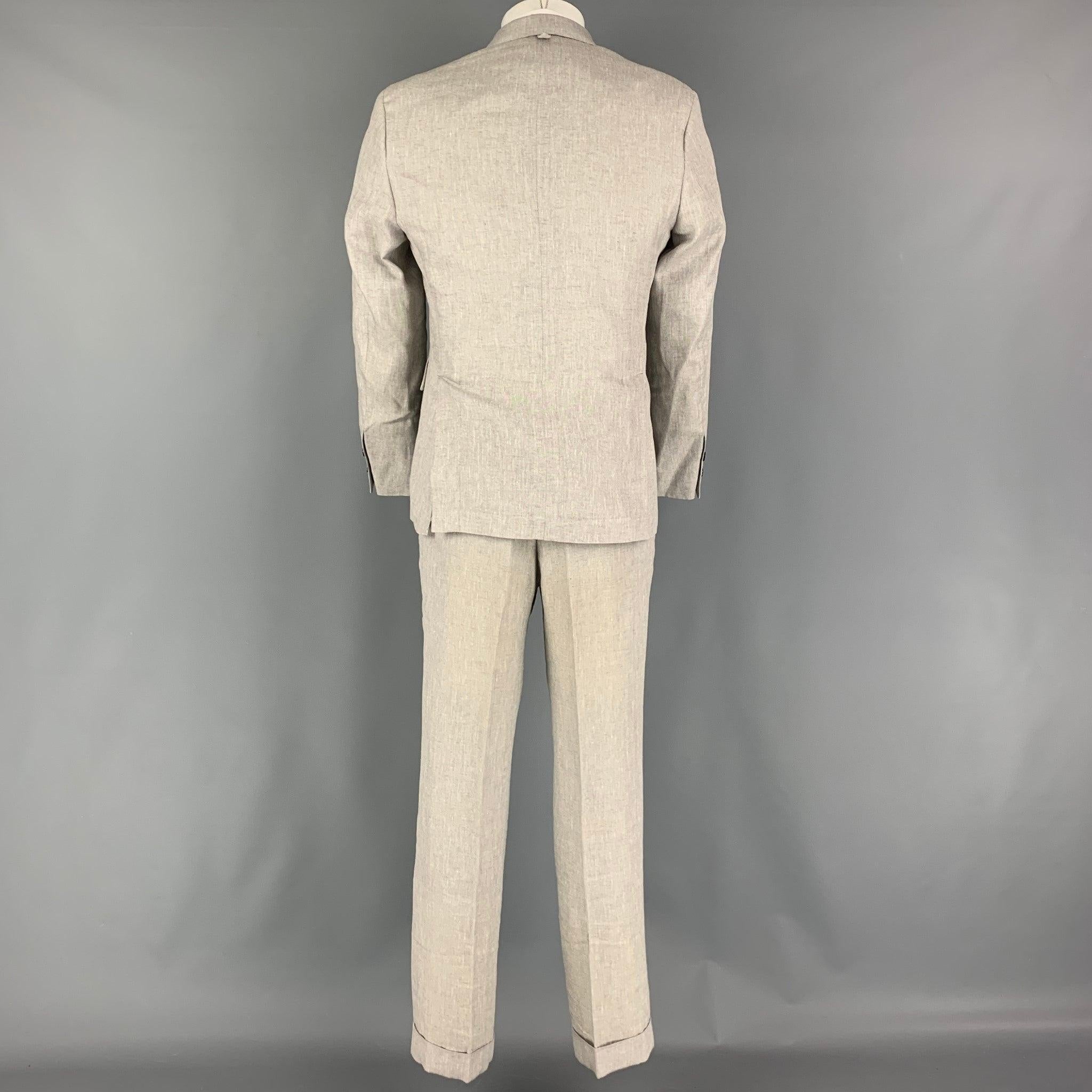 BLACK FLEECE suit comes in a grey and silver linen bend material with a full liner and includes a single breasted, three button sport coat with a notch lapel and matching flat front trousers. Made in USA.Very Good Pre-Owned Condition. As Is. Marks
