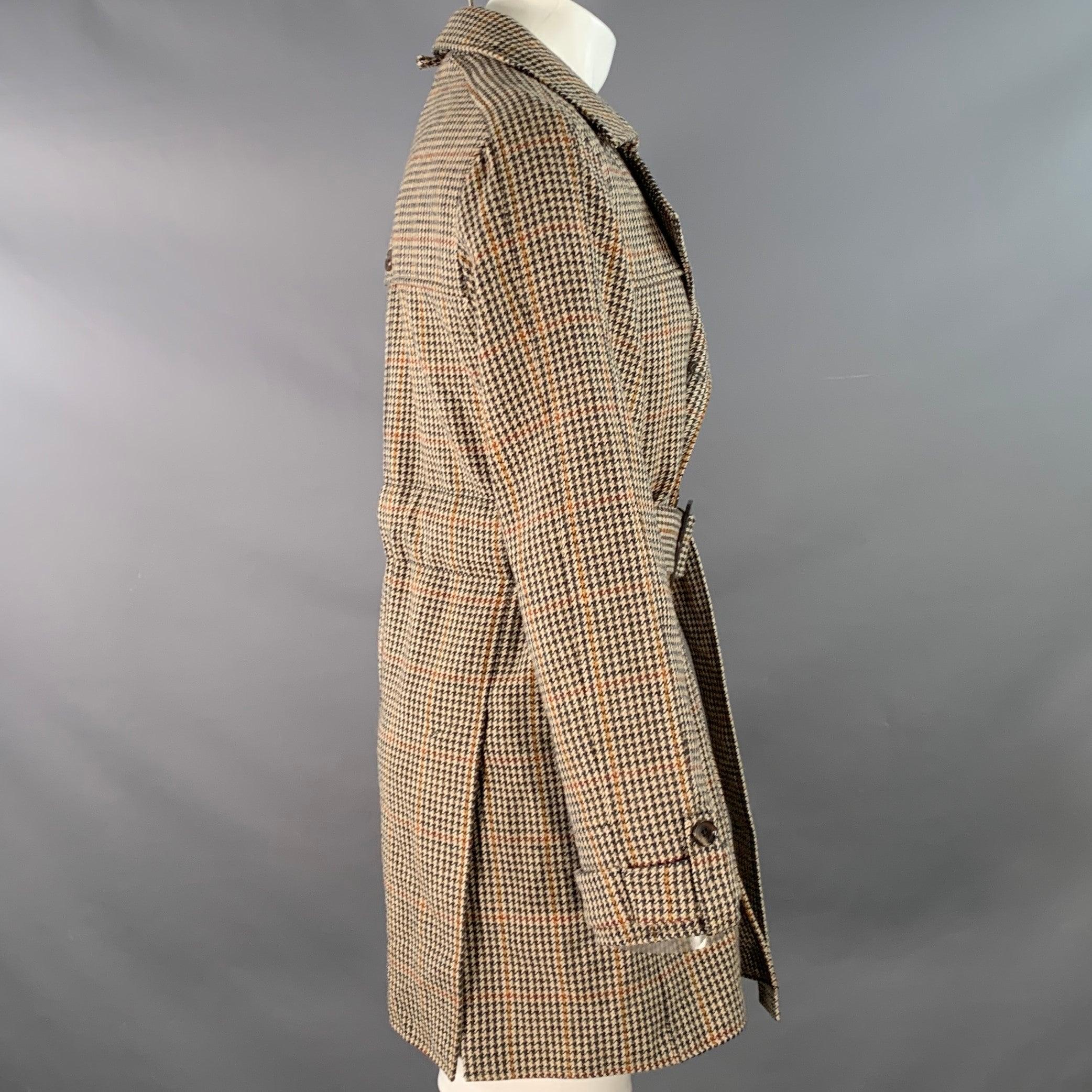 BLACK FLEECE Größe 40 Beige Mehrfarbig Hahnentritt Wolle Zweireiher Trenchcoat mit Gürtel (Braun) im Angebot