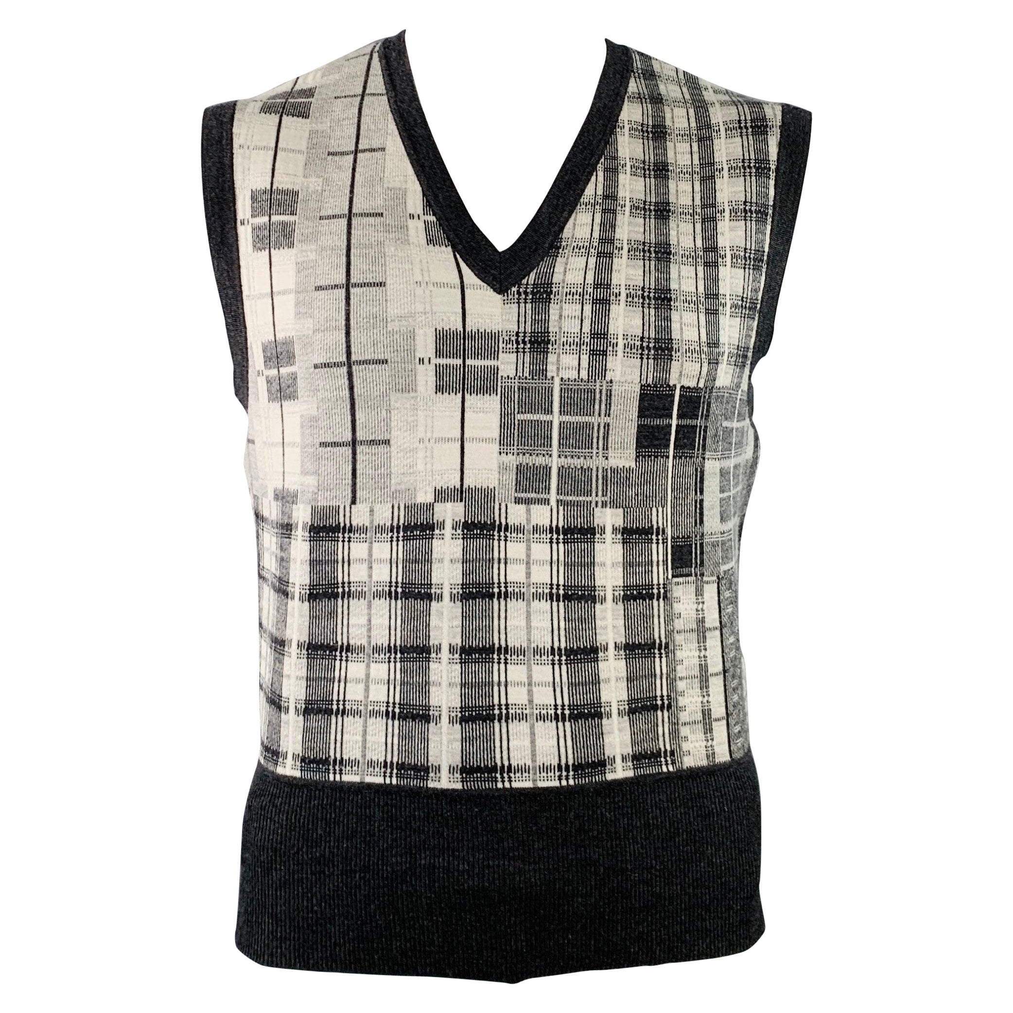 BLACK FLEECE Size L Grey White Plaid Wool V-Neck Vest im Angebot