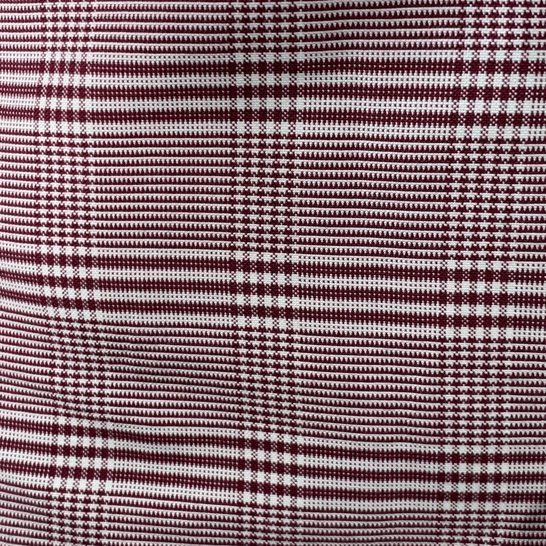 Chemise à manches longues en FLEECE NOIR
en coton tissé bordeaux et blanc, avec un motif glenplaid, un col boutonné, une poche et une fermeture à boutons. Fabriqué aux Etats-Unis. Excellent état.  

Marqué :   BB0 

Mesures : 
 
Épaule : 16.5 pouces