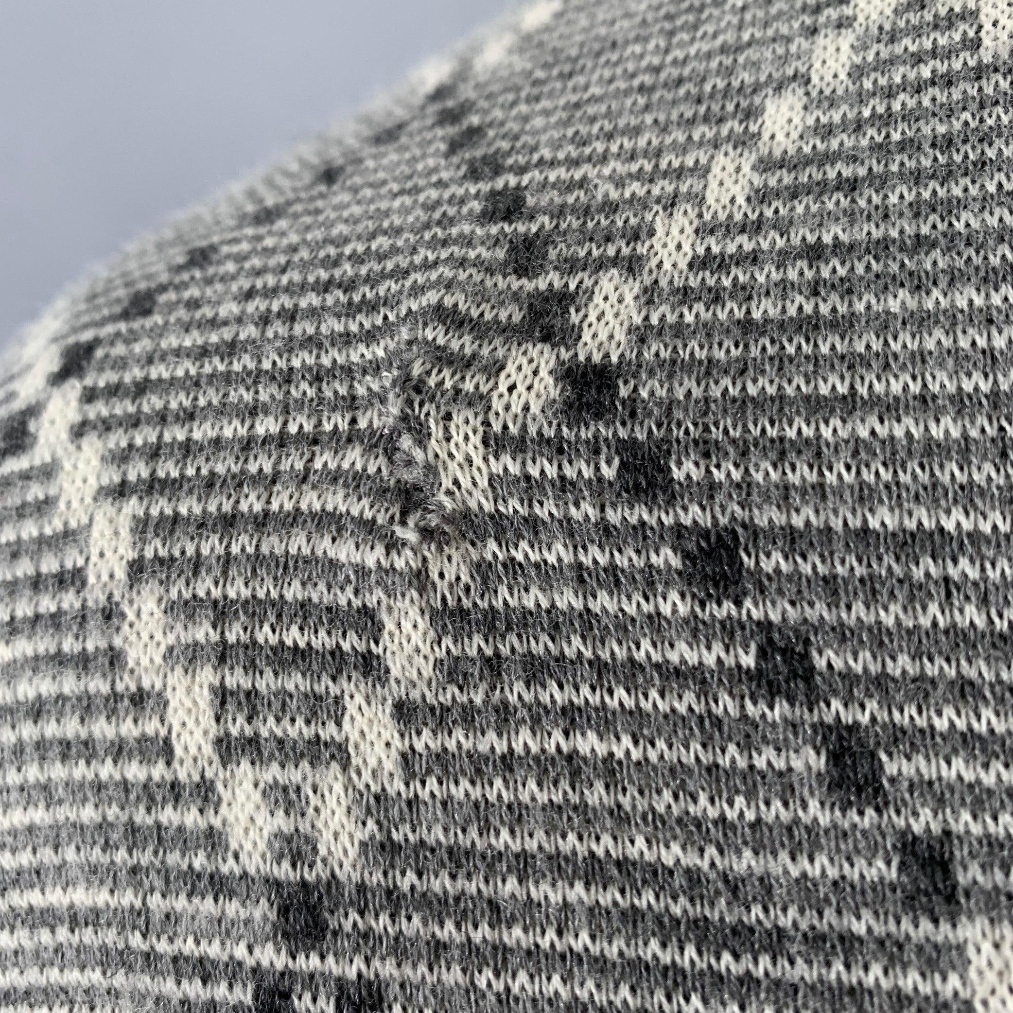 BLACK FLEECE Size XXL Grey White Diamond Wool Blend V-Neck Pullover In Good Condition For Sale In San Francisco, CA