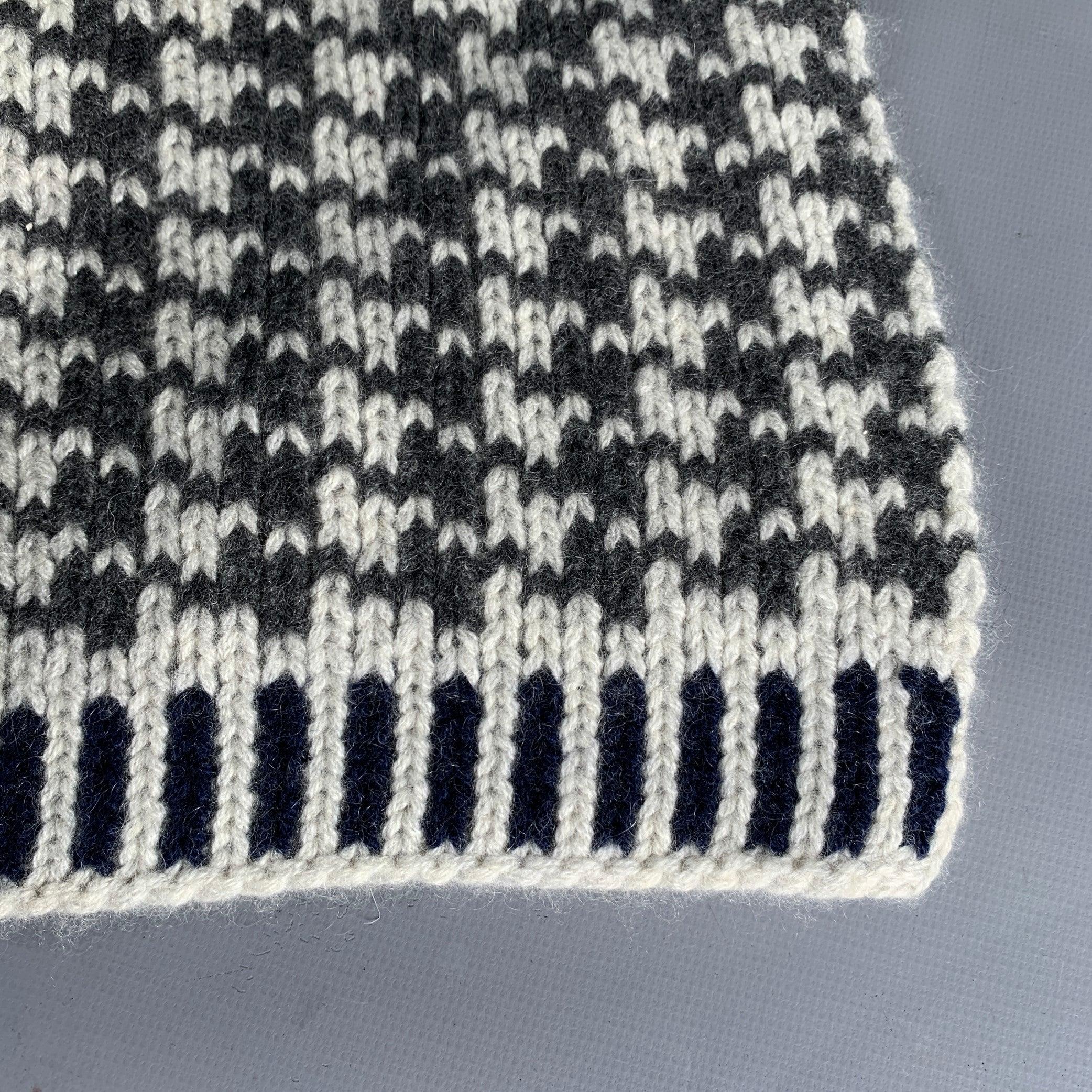BLACK FLEECE scarf
in a cozy white and charcoal grey cashmere knit featuring mixed abstract patterns.Excellent Pre-Owned Condition. 

Measurements: 
   82 inches  x 16.5 inches 
  
  
 
Sui Generis Reference: 135400
Category: Scarves
More Details
  