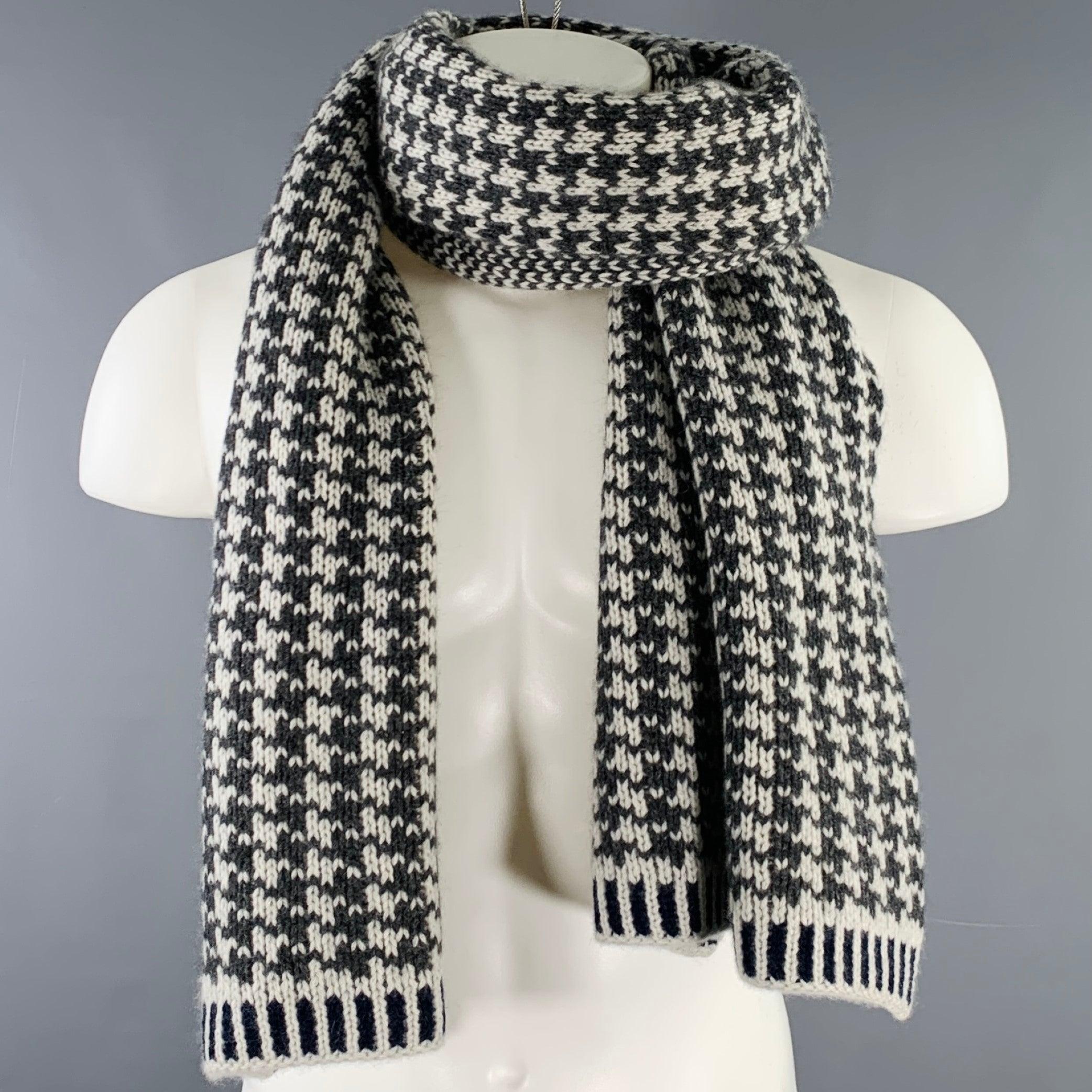 BLACK FLEECE White Charcoal Abstract Cashmere Scarf In Excellent Condition For Sale In San Francisco, CA