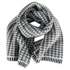 Écharpe en cachemire abstrait anthracite blanche FLEECE