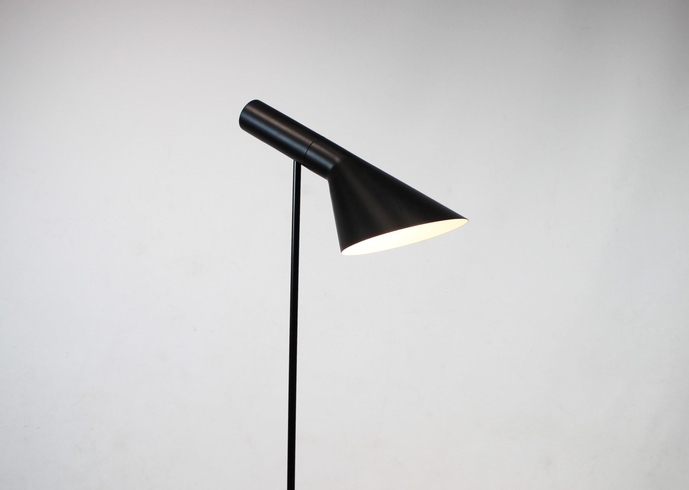 Danese Lampada da terra nera di Arne Jacobsen e Louis Poulsen in vendita