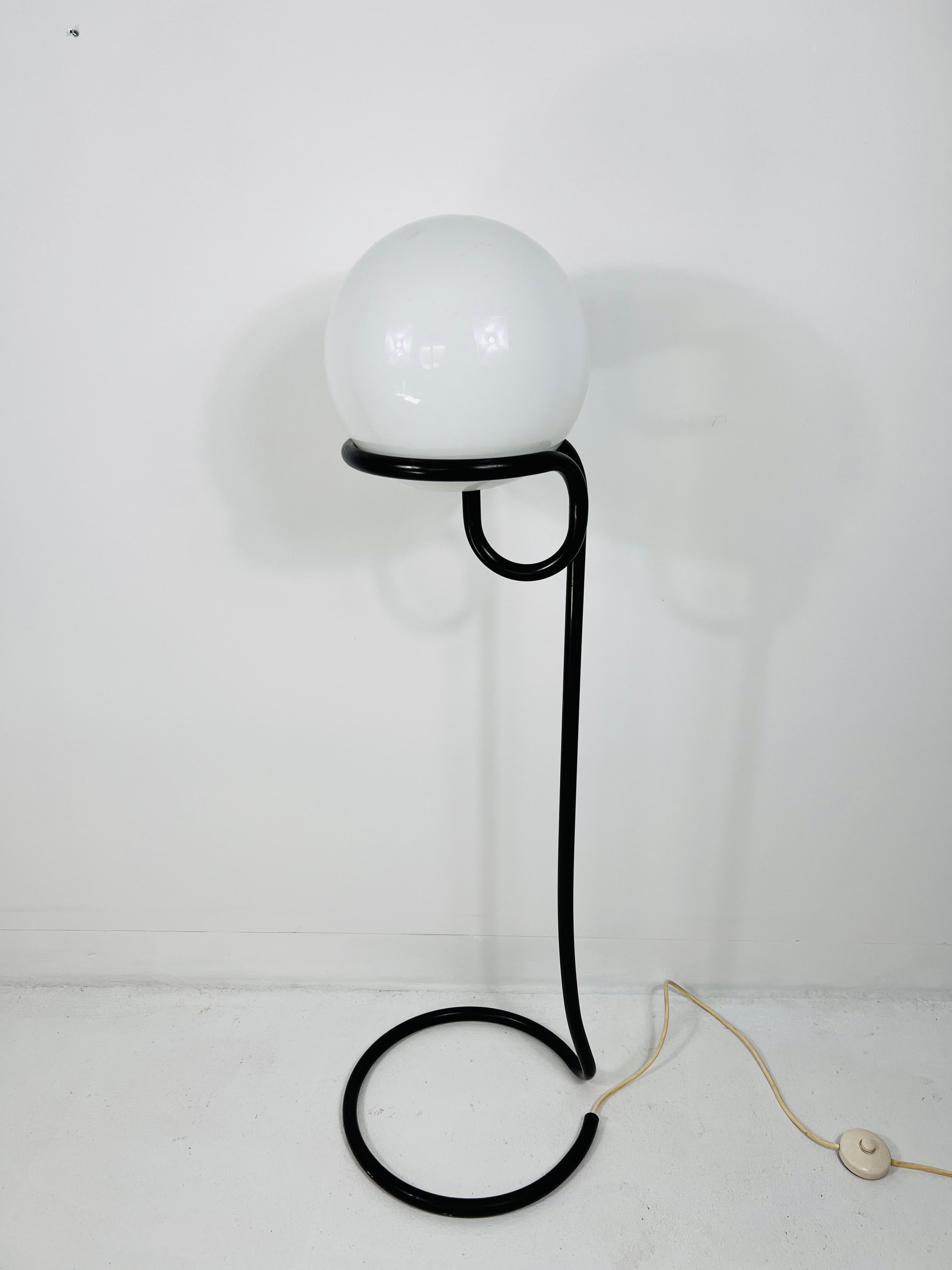Dutch Black Floor Lamp Globe by Aldo van den Nieuwelaar for Domani Designs, Amsterdam For Sale