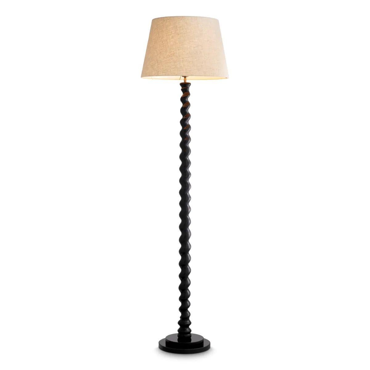 Ce lampadaire noir présente une finition noire piano associée à une base solide en granit noir, créant ainsi une pièce d'éclairage élégante qui allie design contemporain et matériaux naturels. Pour quelqu'un qui ne l'aurait pas vu en vrai, le