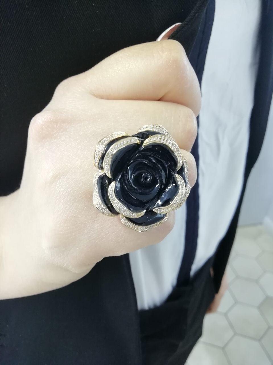 For Sale:  Black Flower Statement Ring Elegant Black Onyx Diamond Yellow Gold 4