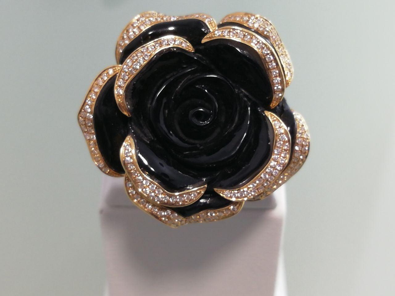 For Sale:  Black Flower Statement Ring Elegant Black Onyx Diamond Yellow Gold 5