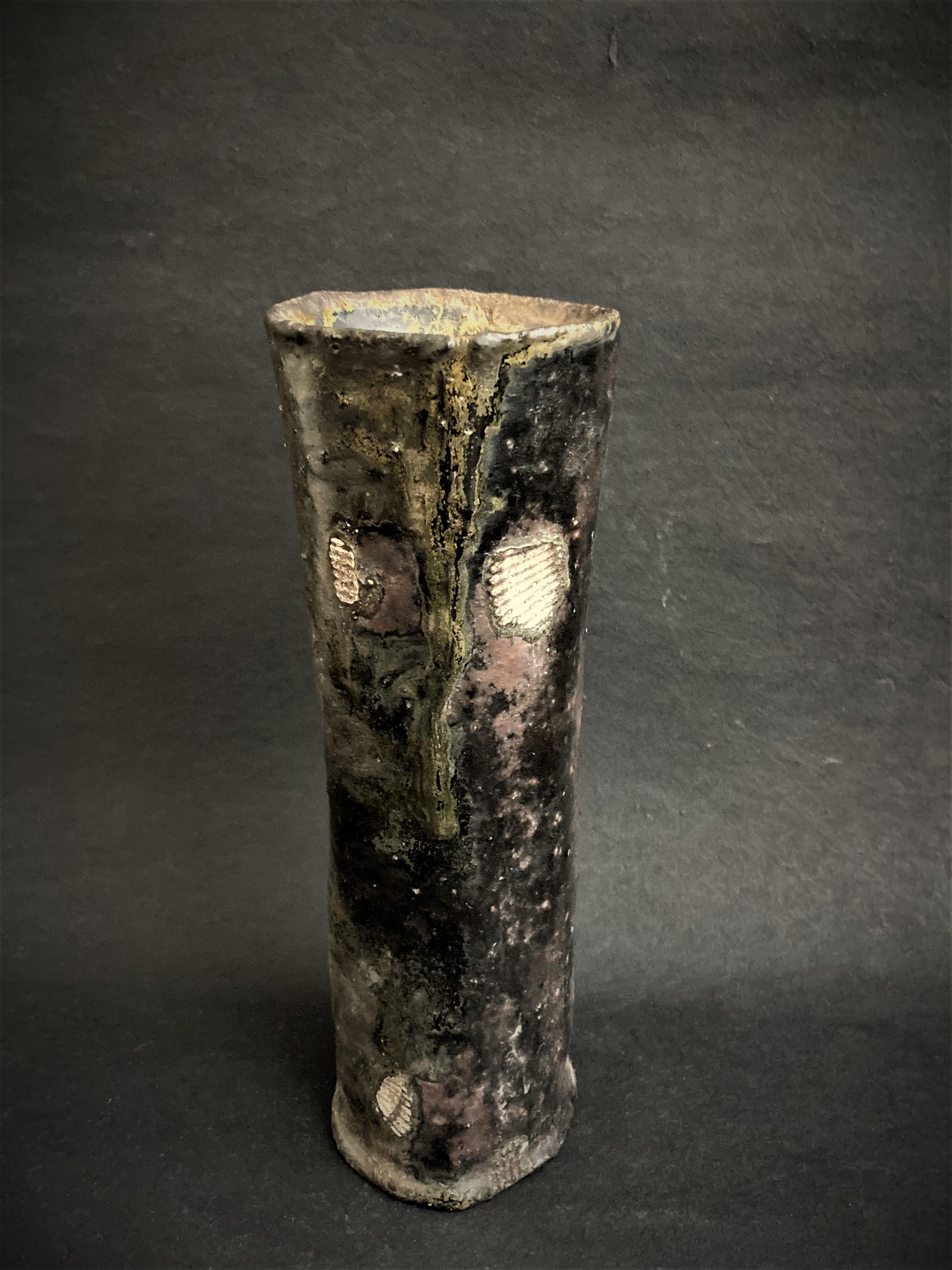 Black flower vase by Toru Hatta
Unique Piece
Dimensions: Diameter 8.5 x Height 26 cm
Material: Handmade Ceramic. 

Lead time may vary. Please contact us.


Toru Hatta was both in Kanazawa in 1977. His love of antiques and old wares lends influence