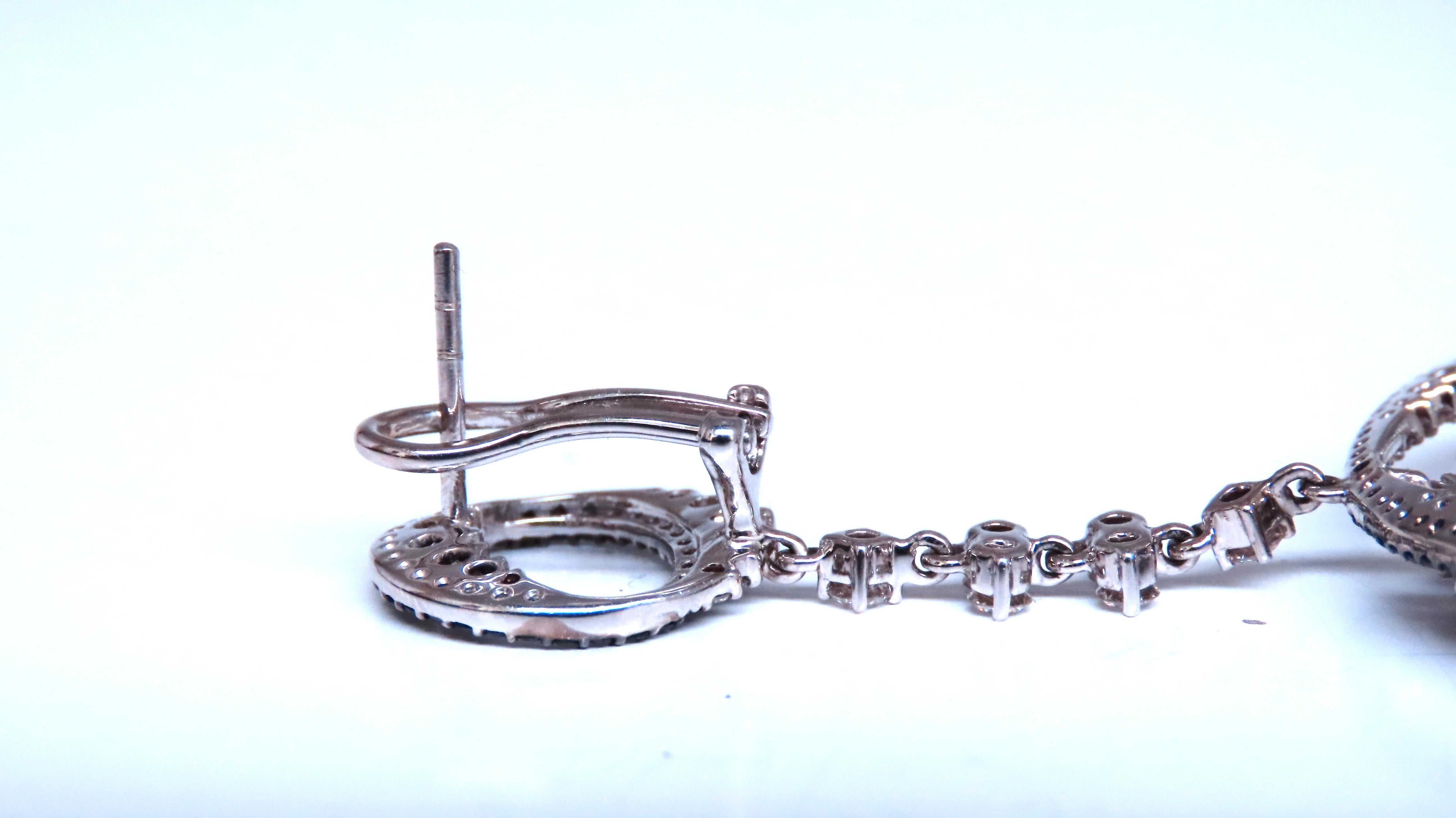 Pendientes Colgantes Círculos Diamante Negro Para Blanco 18kt 12532 en Nuevo estado para la venta en New York, NY