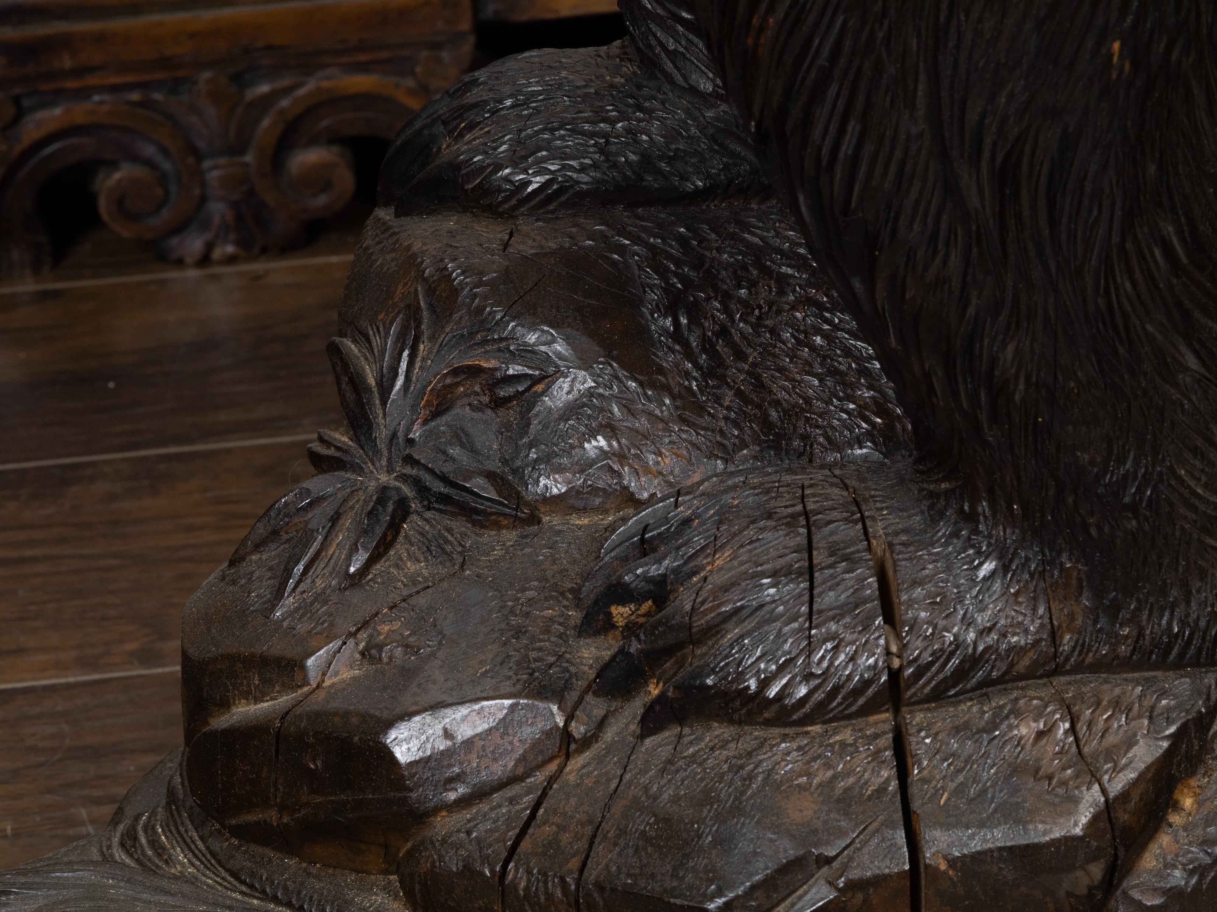 Black Forest 1890s Carved Wooden Umbrella Stand Depicting a Bear Climbing a Tree For Sale 4