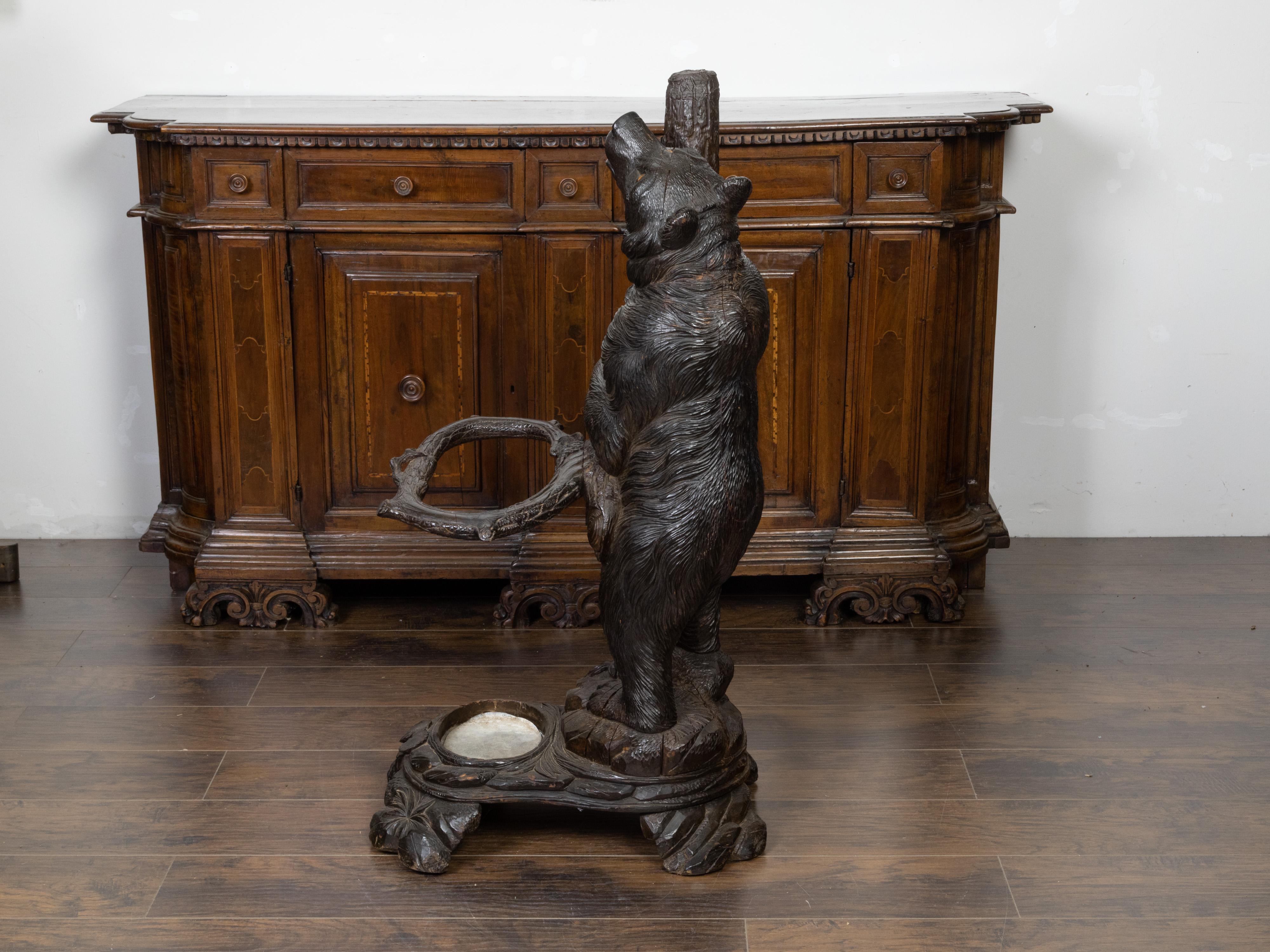 Black Forest 1890s Carved Wooden Umbrella Stand Depicting a Bear Climbing a Tree In Good Condition For Sale In Atlanta, GA
