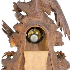 Black Forest 19ème siècle Horloge de manteau grand oiseau sculpté à la main