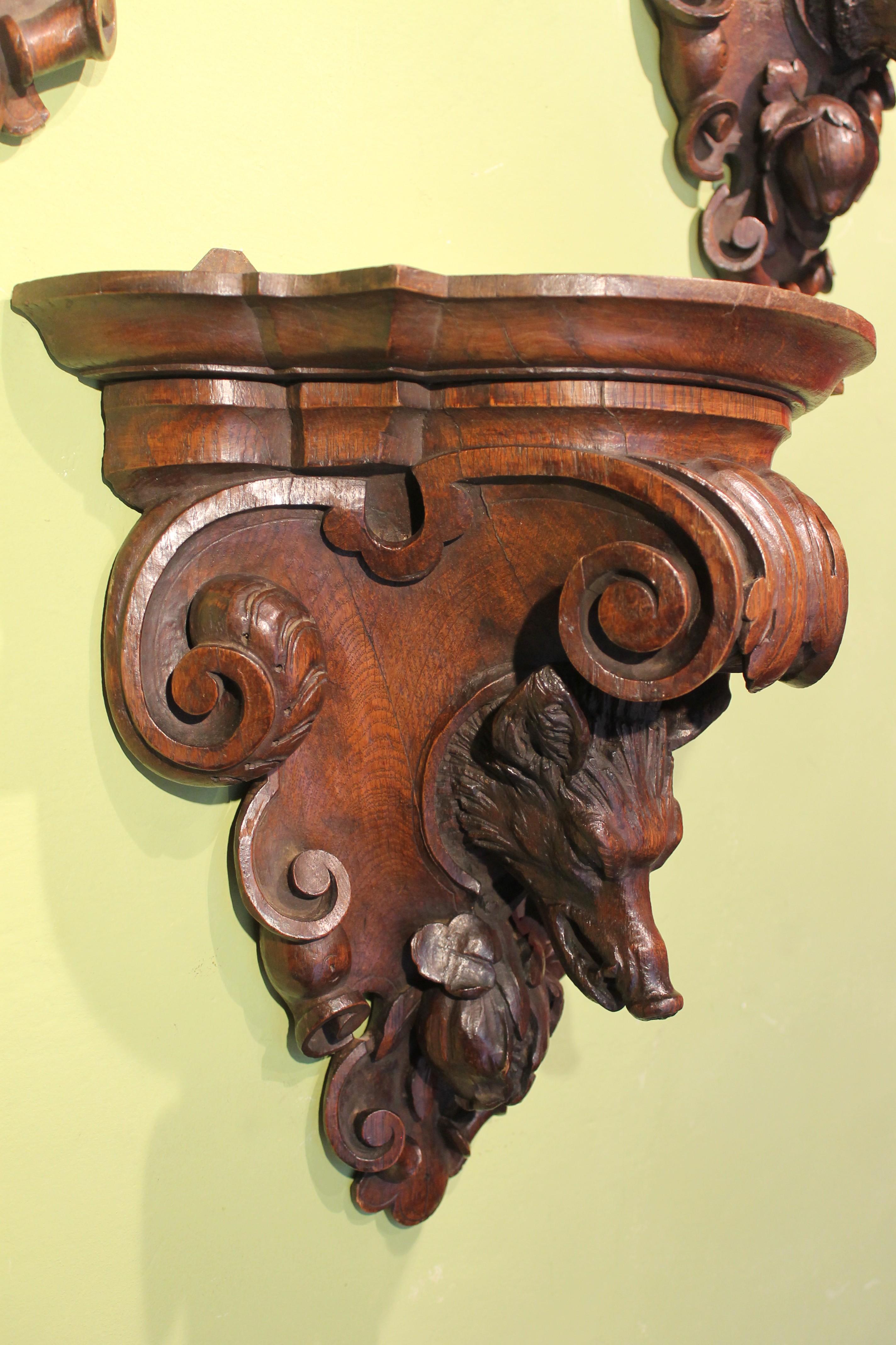 Black Forest 19th Century Set of Four Oak Wall Brackets Carved as Hunting Animal For Sale 2