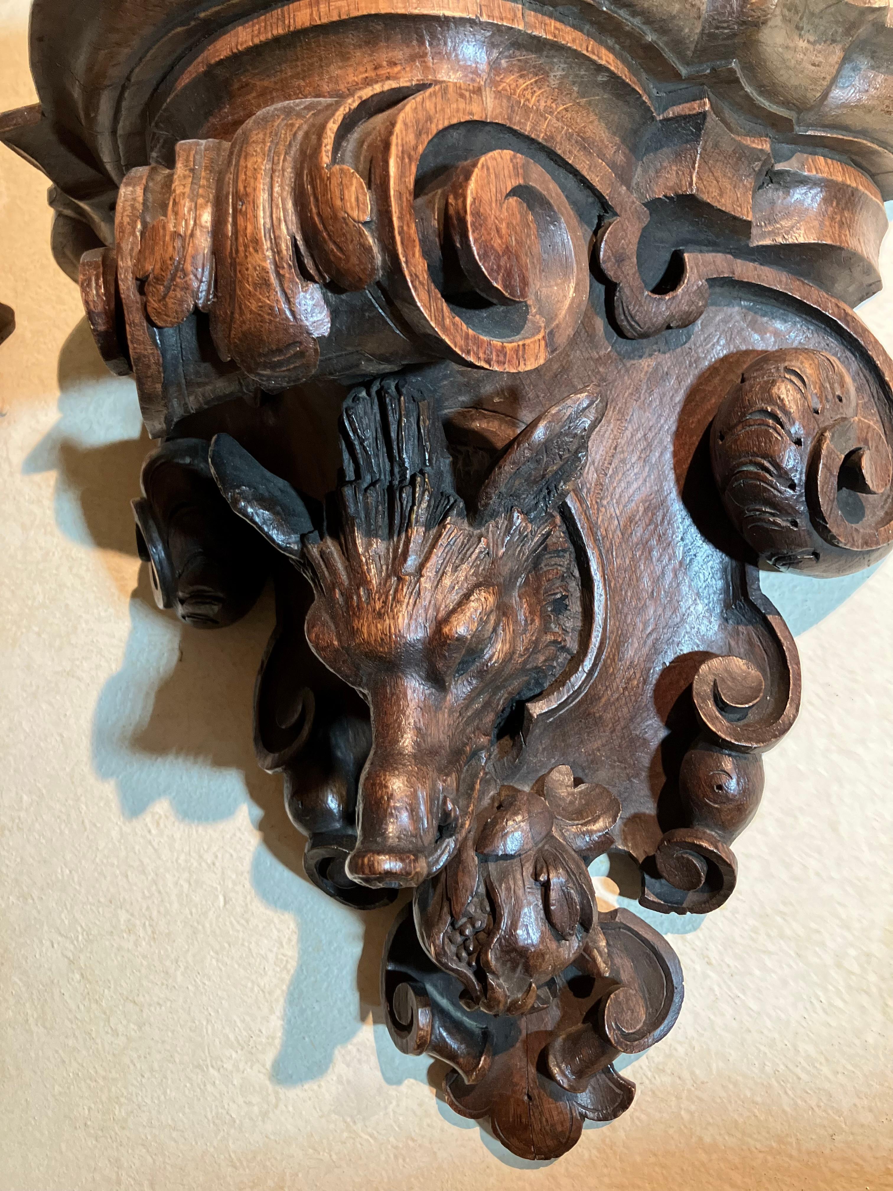 Black Forest 19th Century Set of Four Oak Wall Brackets Carved as Hunting Animal For Sale 7