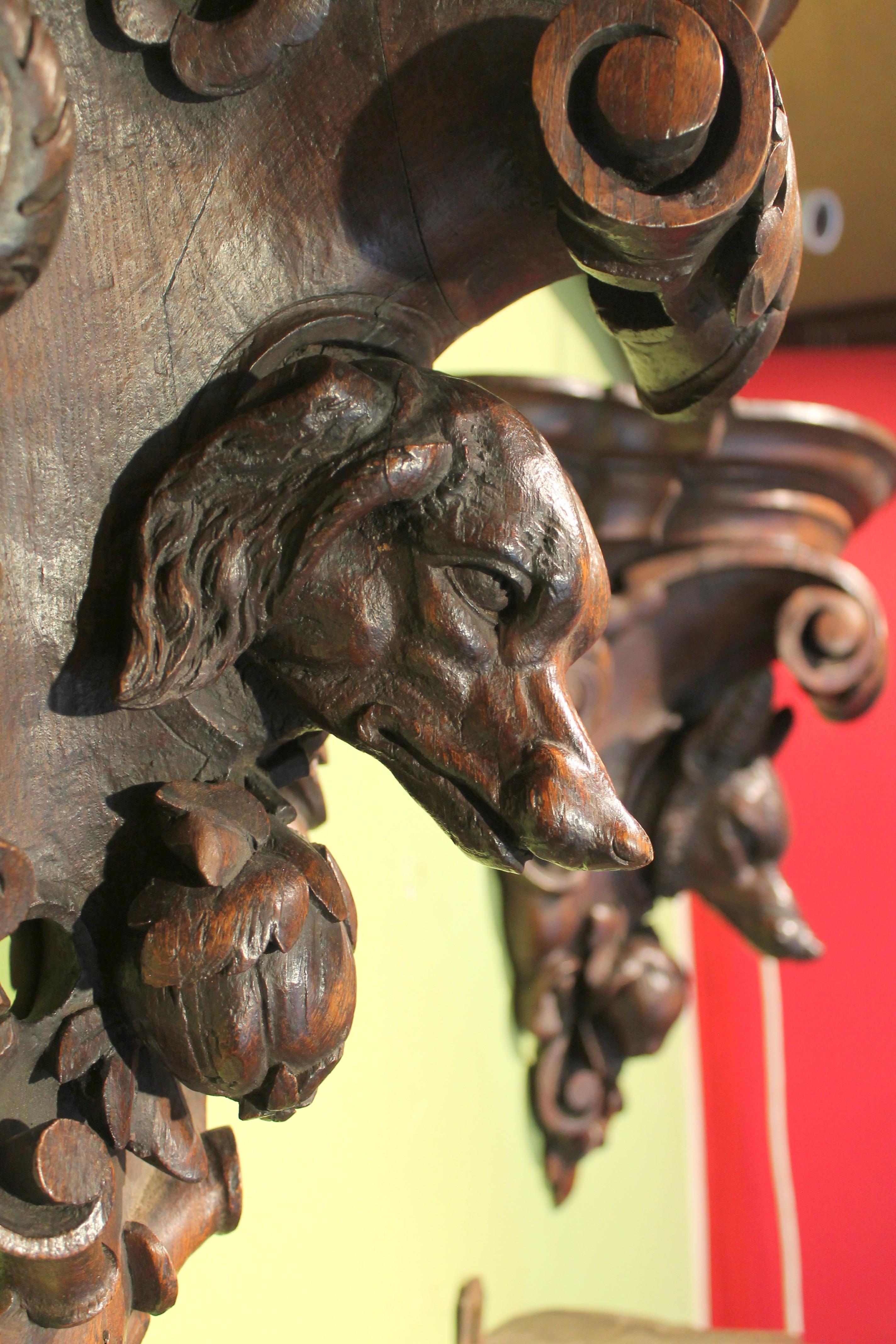 Iron Black Forest 19th Century Set of Four Oak Wall Brackets Carved as Hunting Animal For Sale