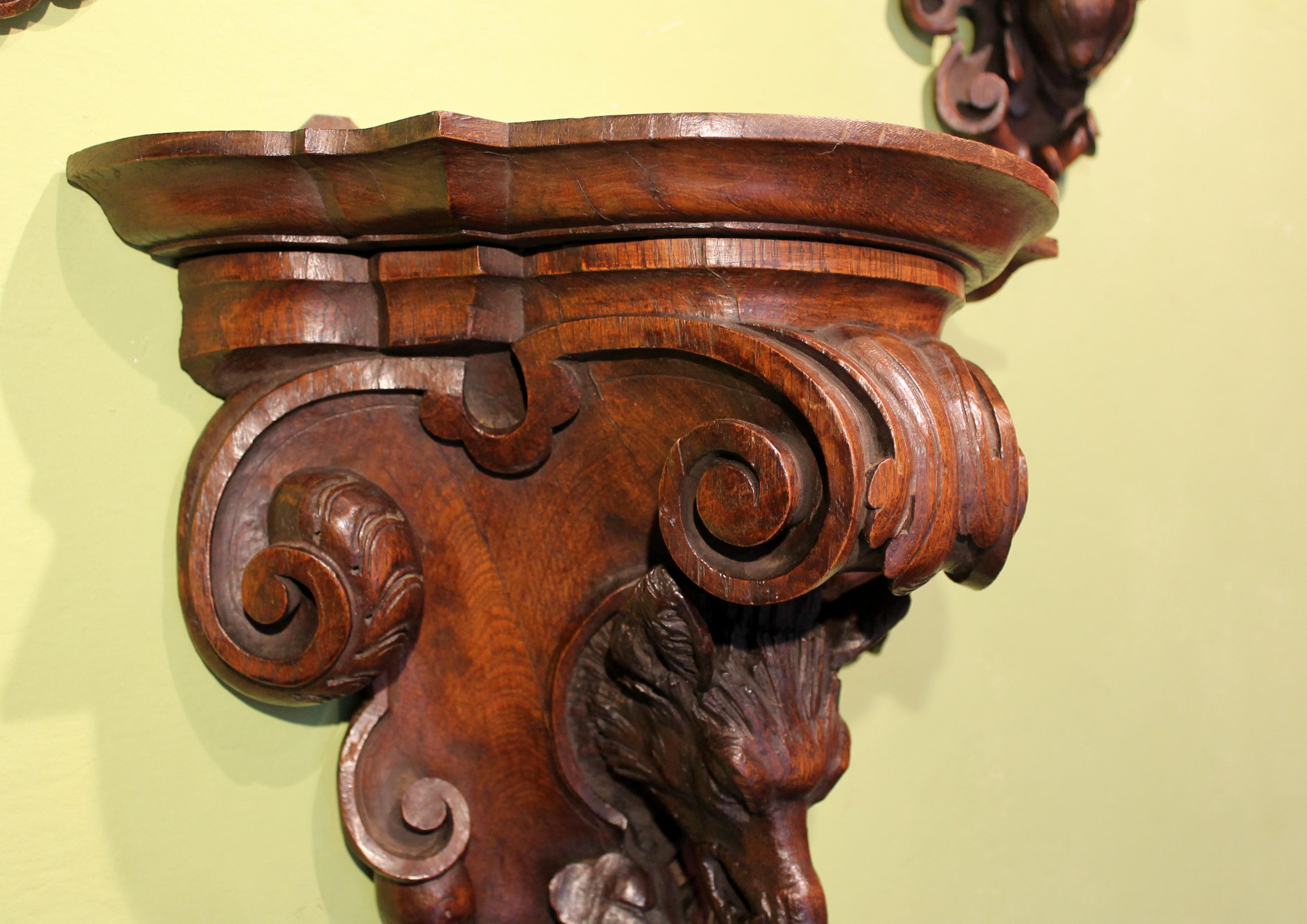 Black Forest 19th Century Set of Four Oak Wall Brackets Carved as Hunting Animal For Sale 1