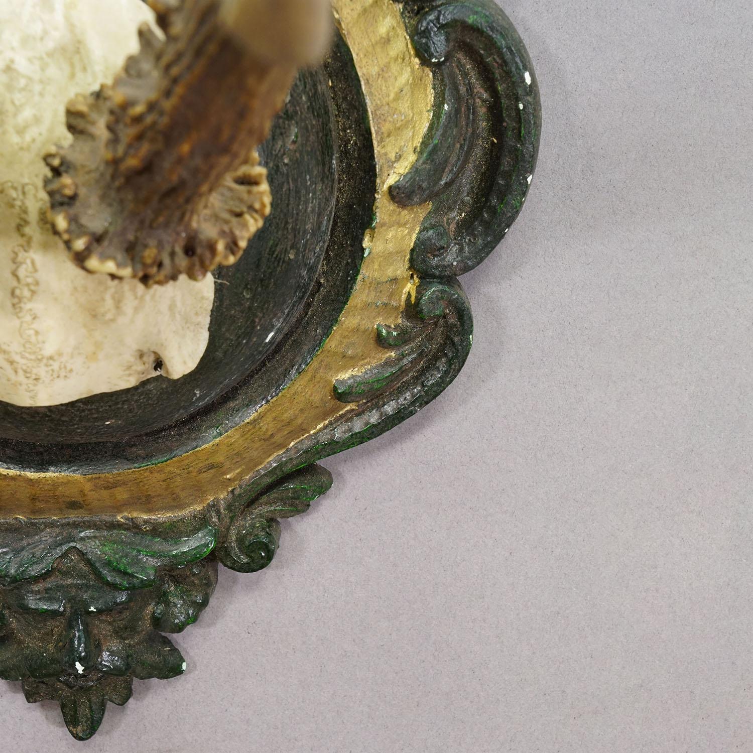 Black Forest Antike Reh-Trophäe auf gegossener Plakette 1940er Jahre im Zustand „Gut“ im Angebot in Berghuelen, DE