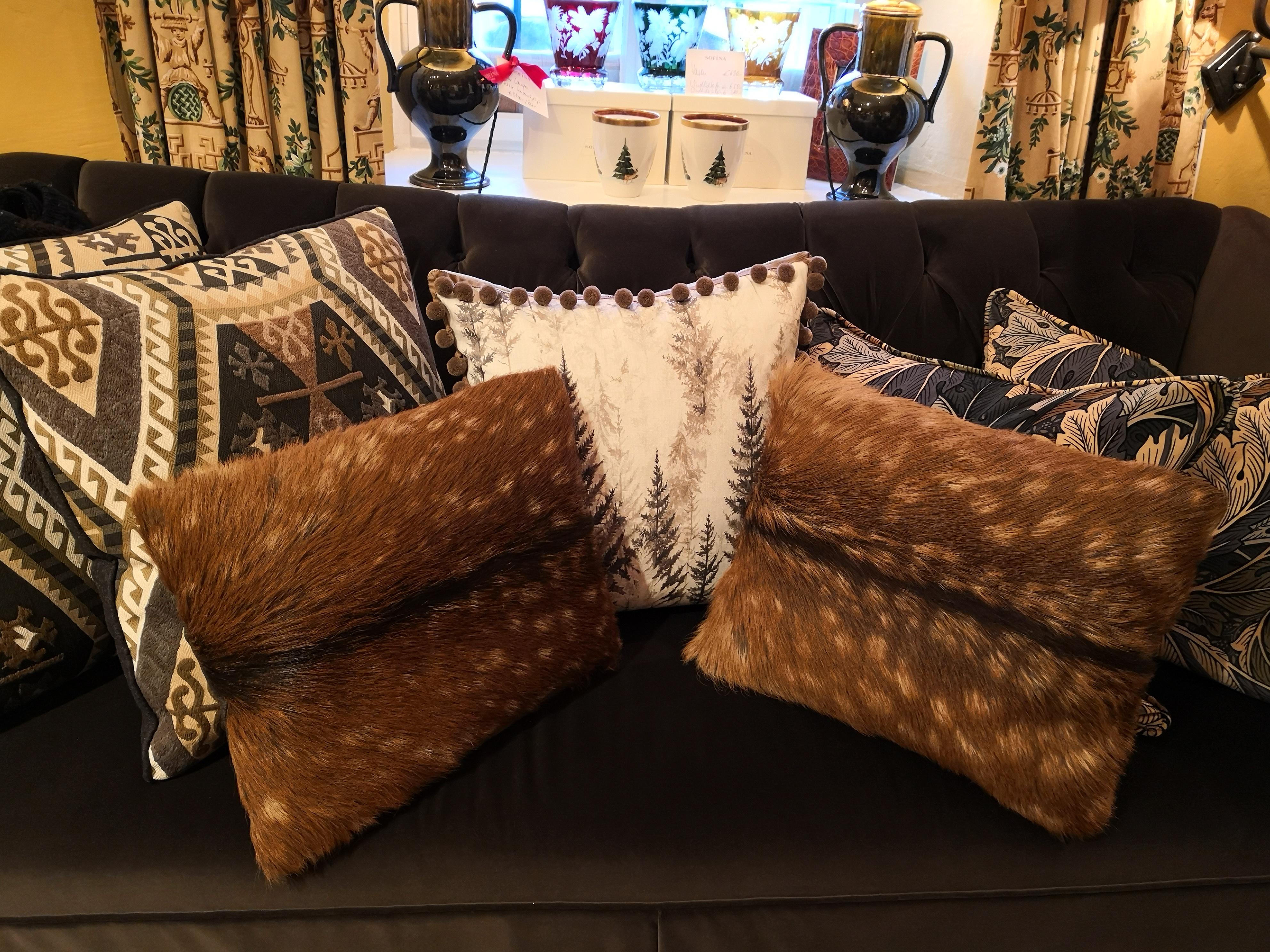 Contemporary Black Forest Austrian Pair of Red Deer Fur Cushions Sofina Boutique Kitzbühel For Sale