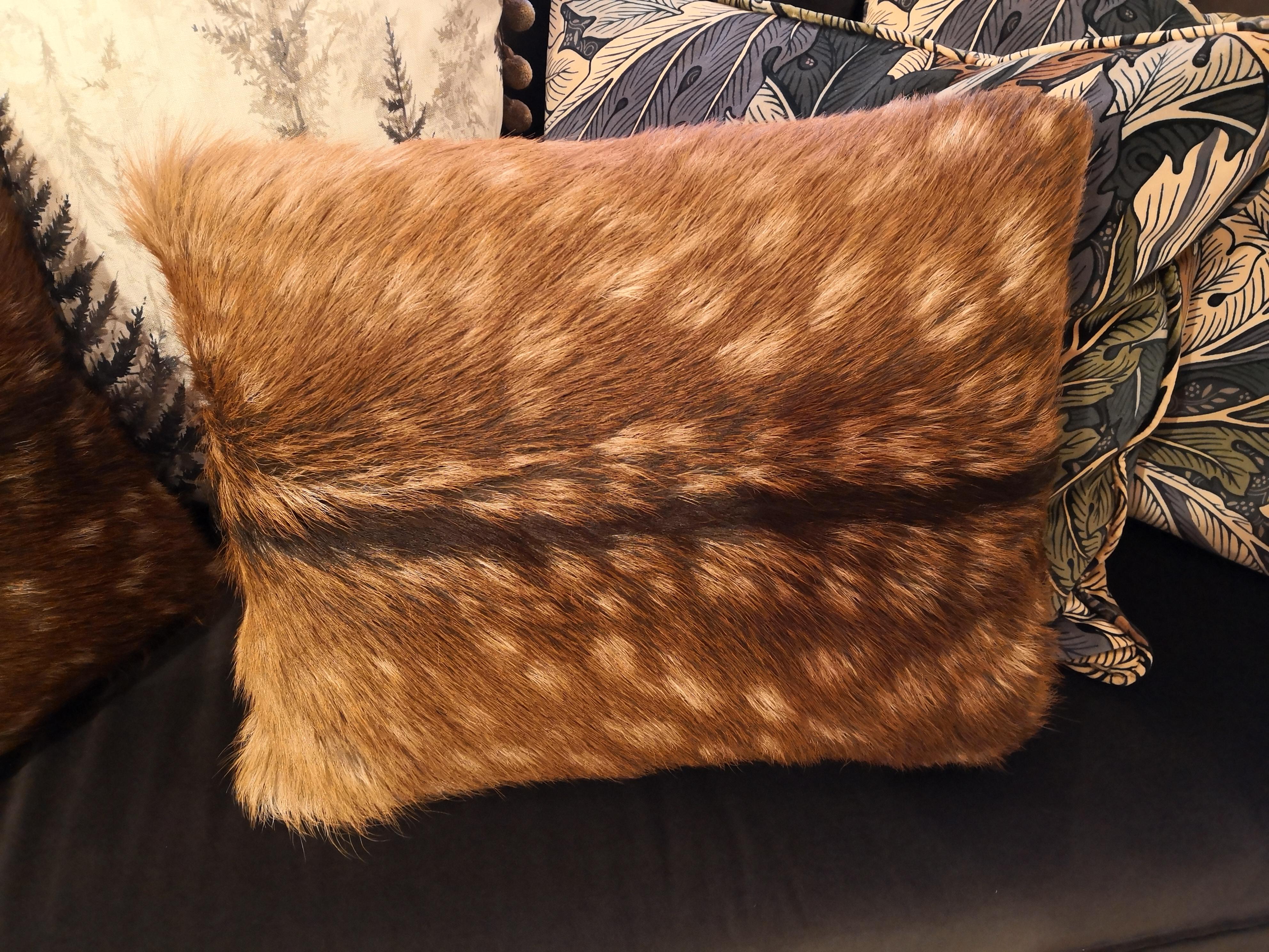 Black Forest Austrian Pair of Red Deer Fur Cushions Sofina Boutique Kitzbühel For Sale 1