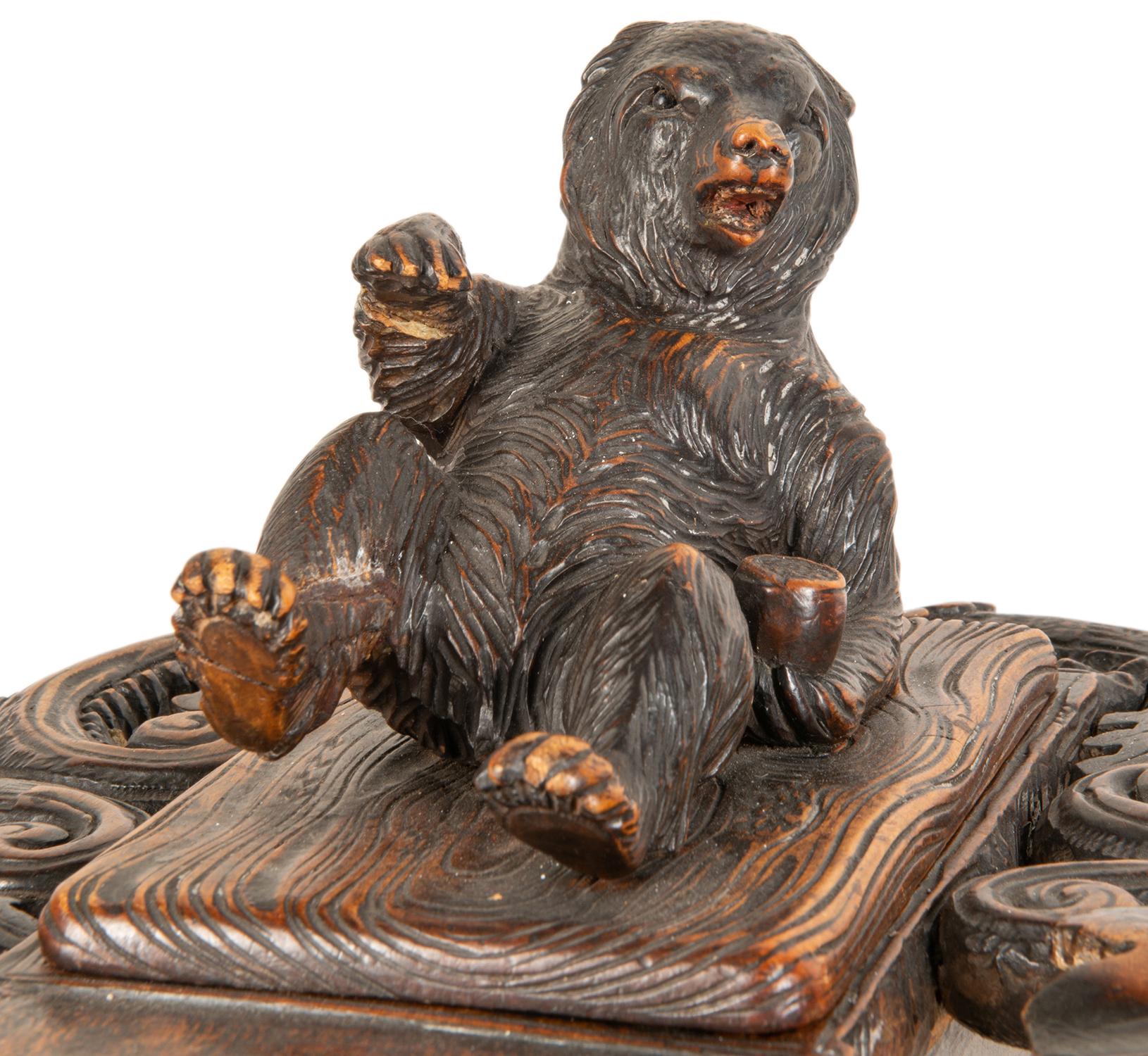 Table d'appoint en forme d'ours de la forêt noire:: fin du 19e siècle en vente 3