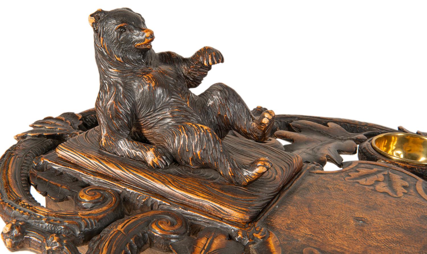 Suisse Table d'appoint en forme d'ours de la forêt noire:: fin du 19e siècle en vente
