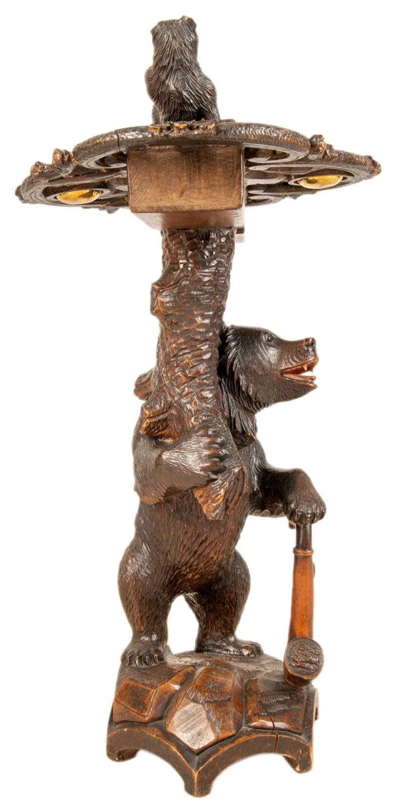 Table d'appoint en forme d'ours de la forêt noire:: fin du 19e siècle en vente 1