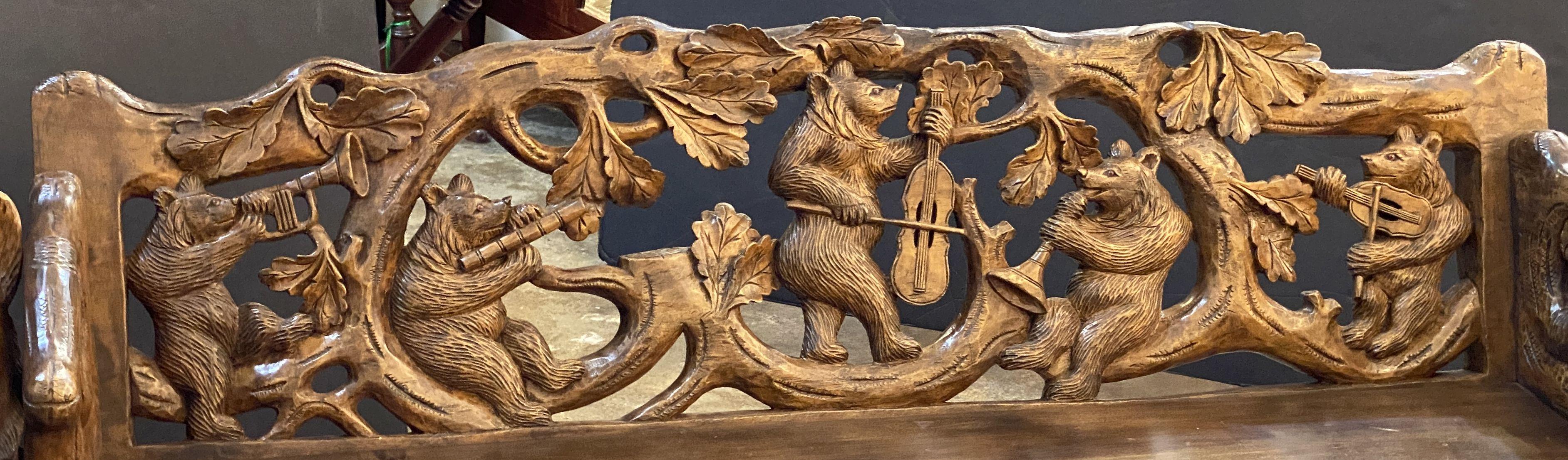Banc Black Forest avec deux ours soutenant cinq ours musiciens sculptés à la main 8