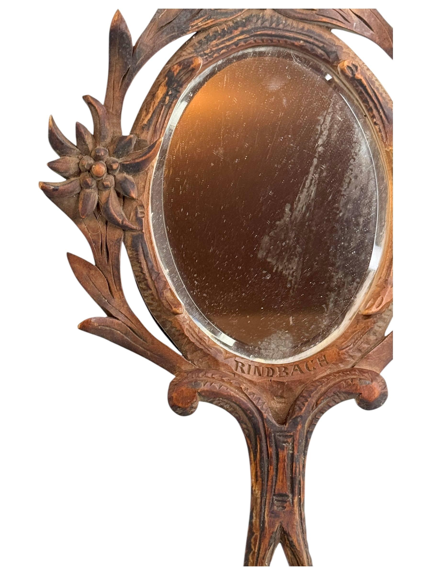 Black Forest Brienz Holz geschnitzt Handspiegel, Antique Austria 1910s (Handgefertigt) im Angebot